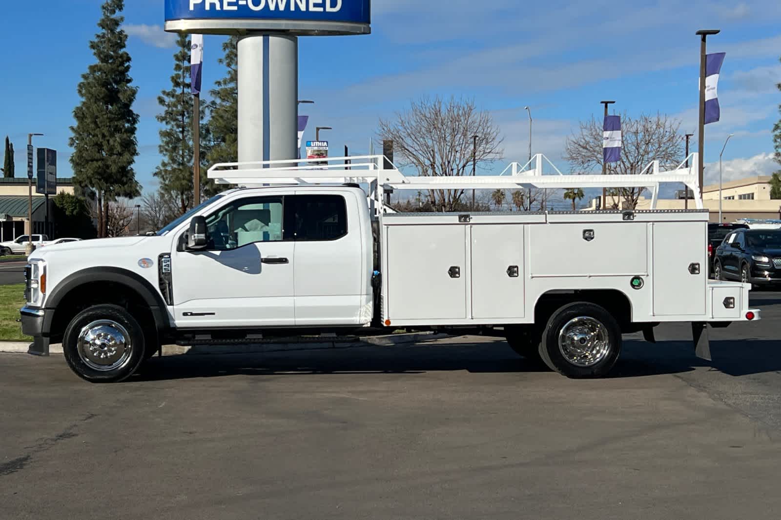 2024 Ford Super Duty F-450 DRW XLT 2WD SuperCab 192 WB 84 CA 5