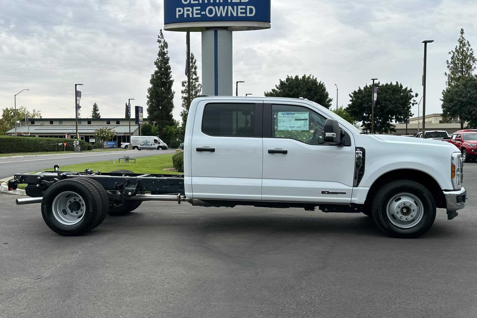 2024 Ford Super Duty F-350 DRW XL 2WD Crew Cab 179 WB 60 CA 8