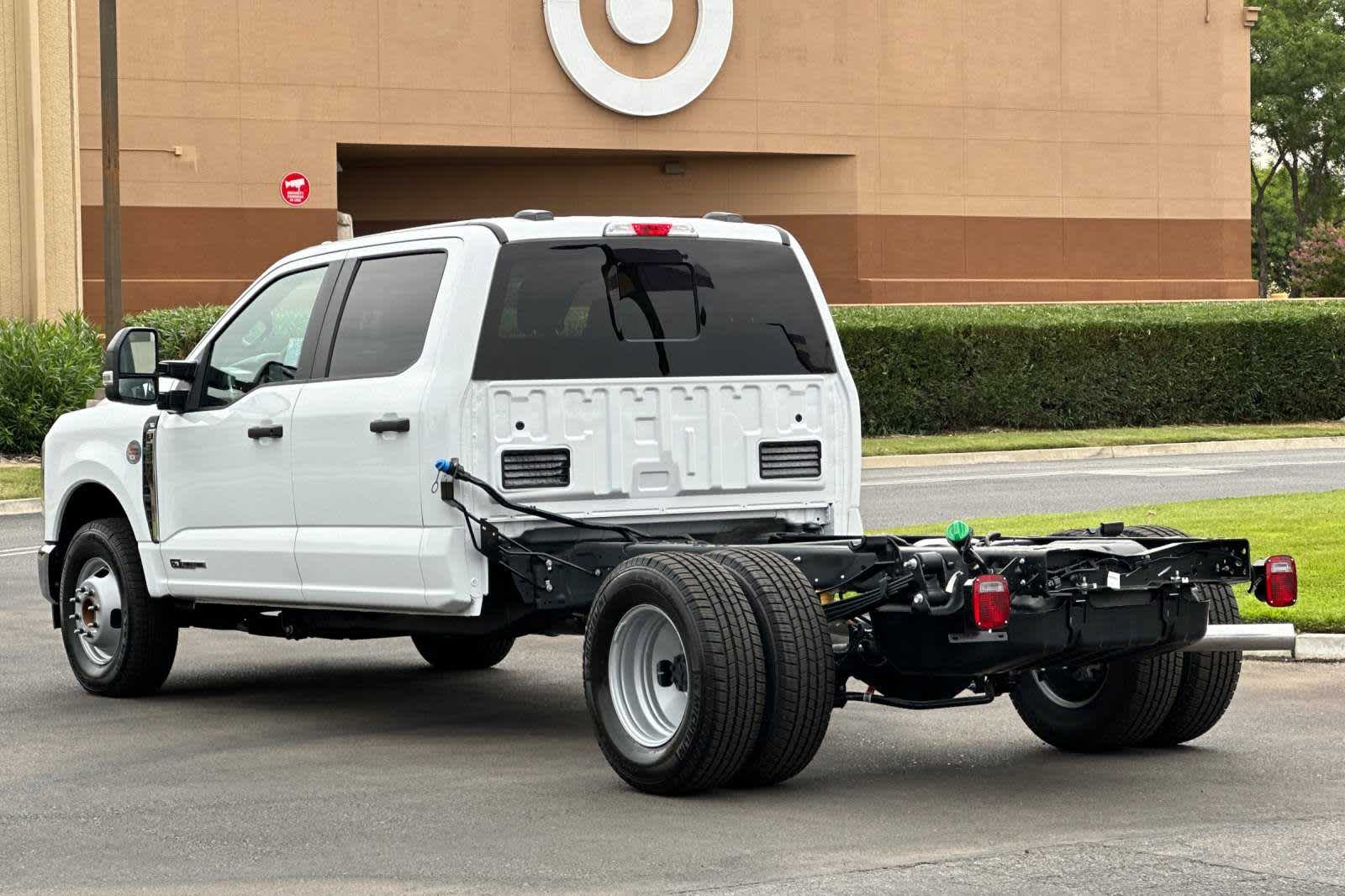 2024 Ford Super Duty F-350 DRW XL 2WD Crew Cab 179 WB 60 CA 6