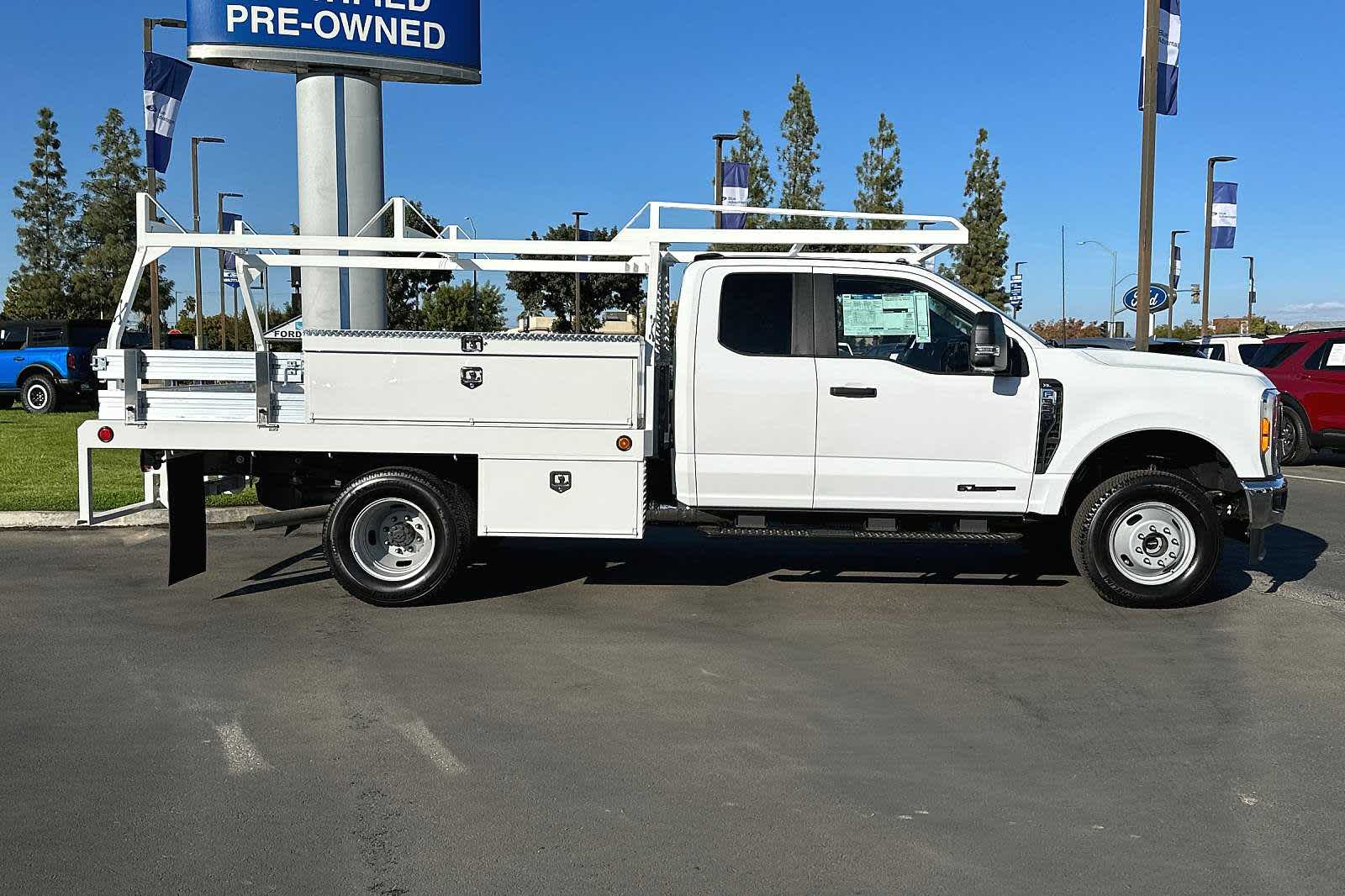 2023 Ford Super Duty F-350 DRW XL 4WD SuperCab 168 WB 60 CA 8