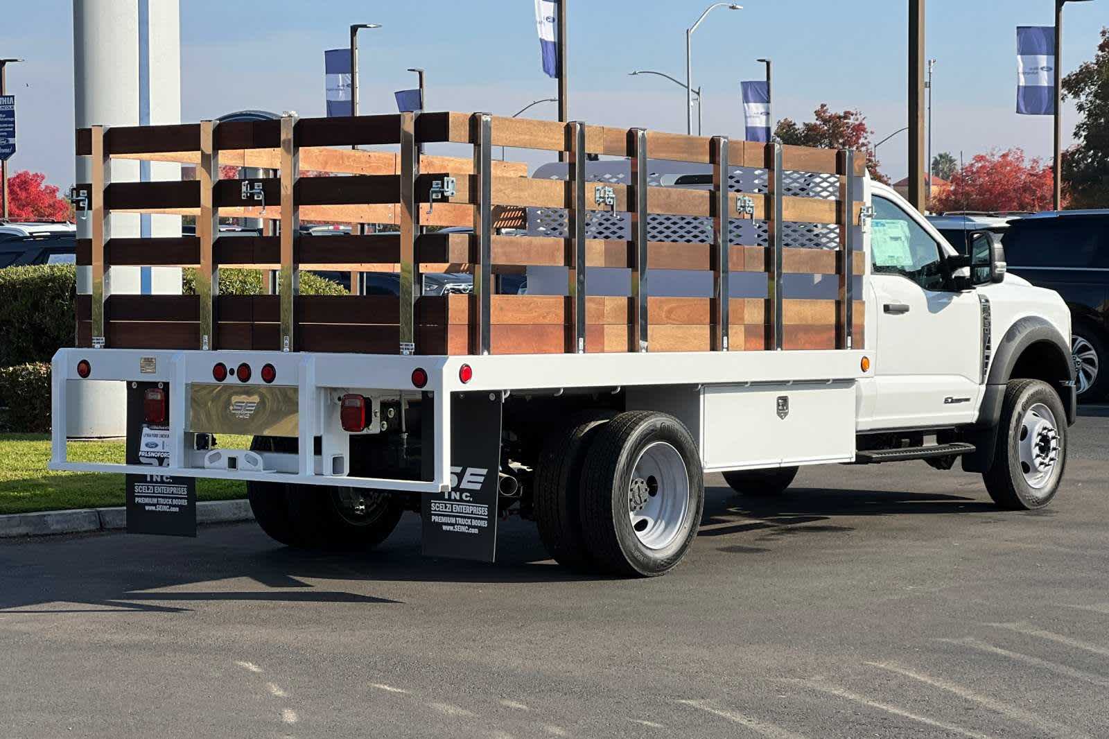 2024 Ford Super Duty F-450 DRW XLT 2