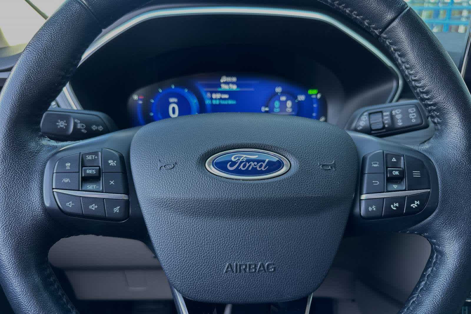 2020 Ford Escape Titanium Hybrid 23