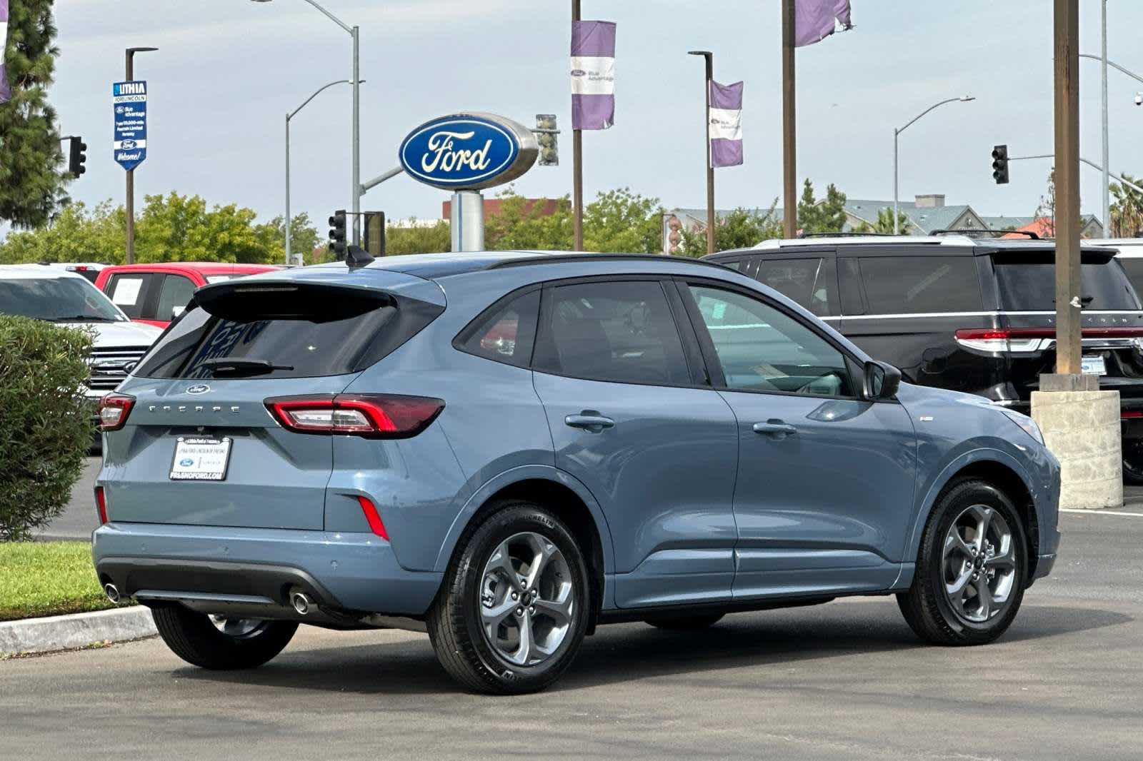 2024 Ford Escape ST-Line 2