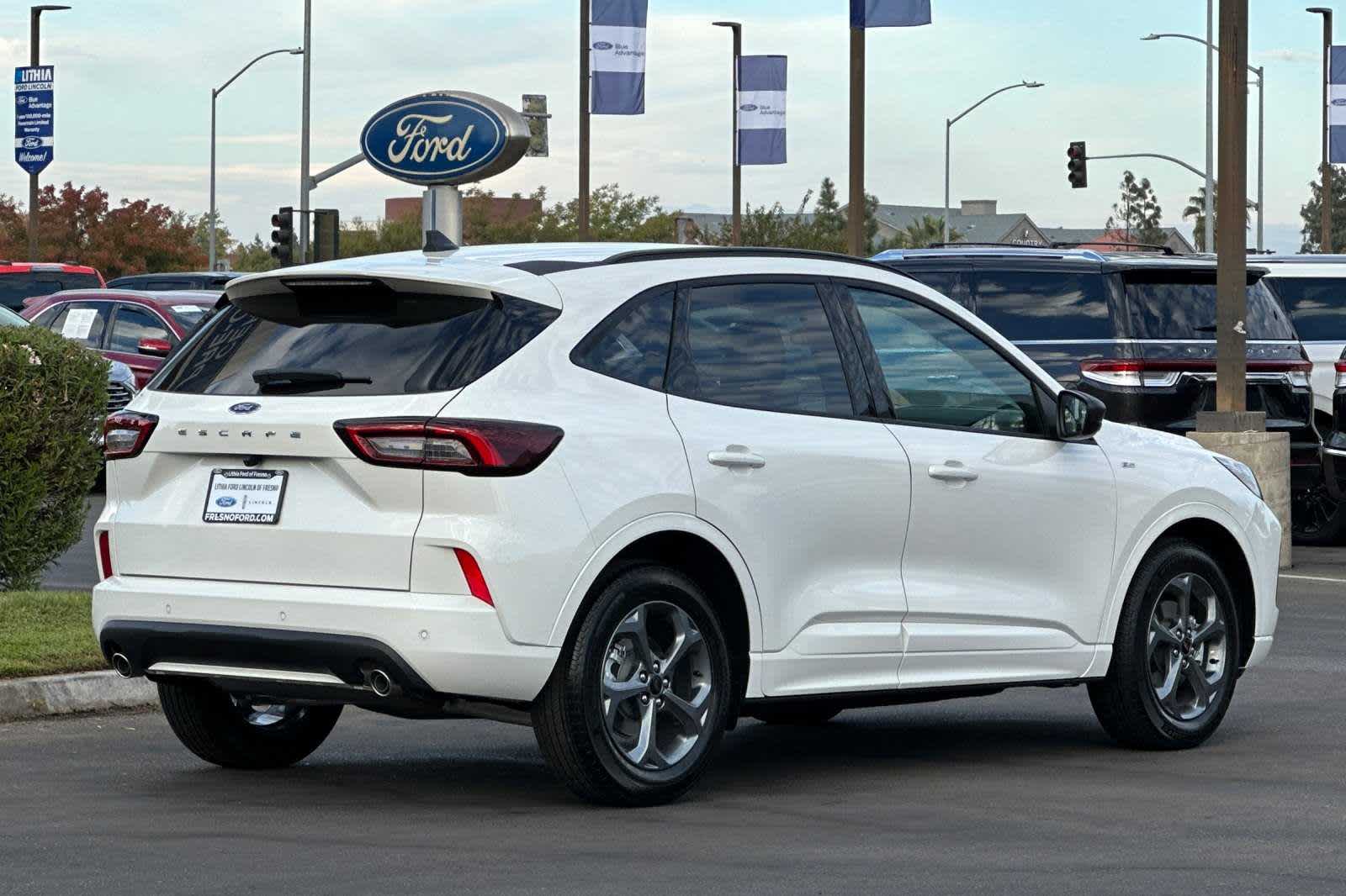 2024 Ford Escape ST-Line 2