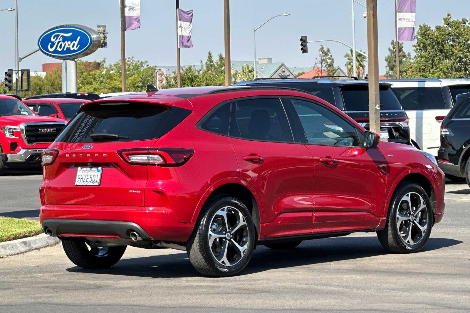 2023 Ford Escape ST-Line Select 2