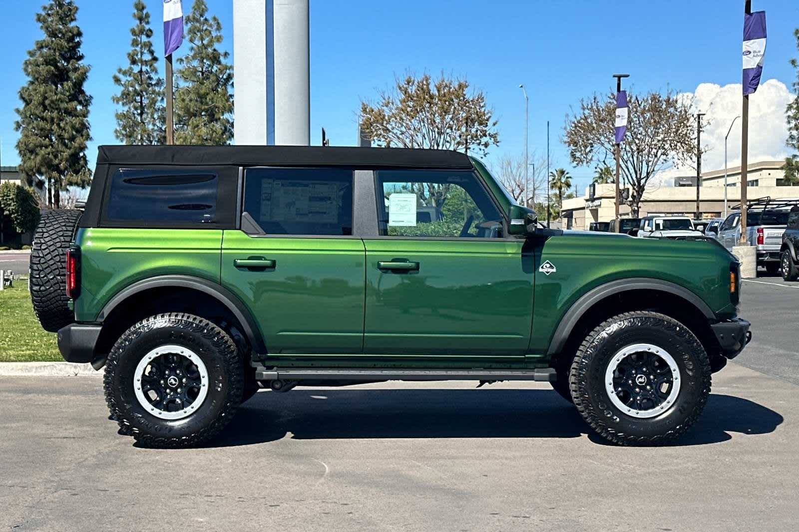 2024 Ford Bronco Outer Banks 8