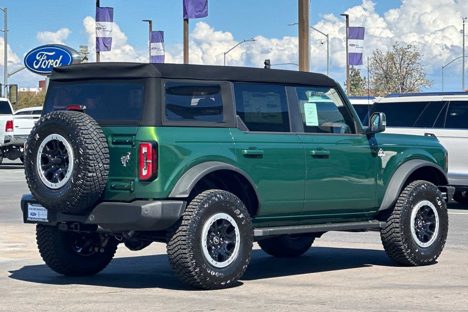 2024 Ford Bronco Outer Banks 2