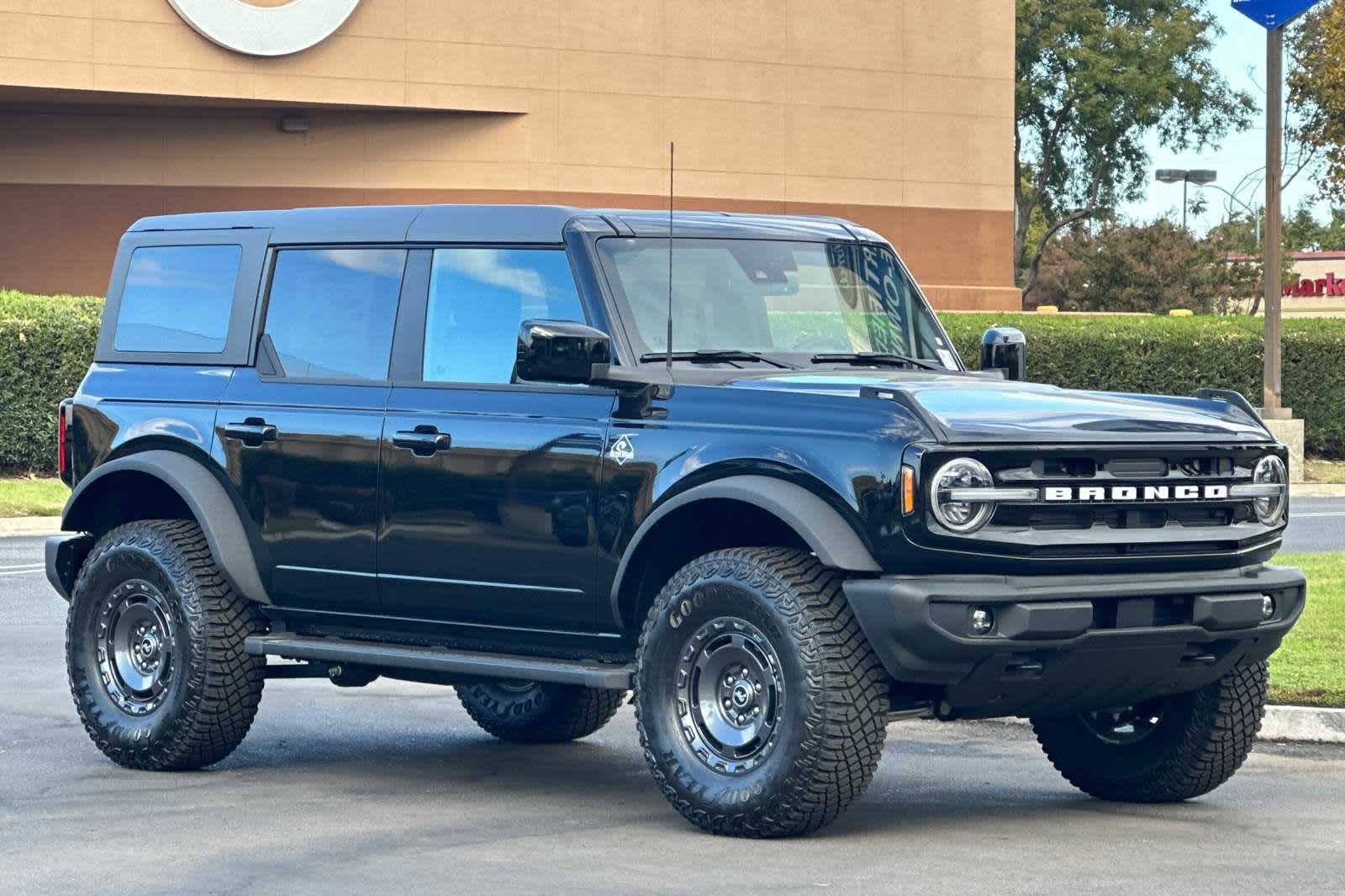 2024 Ford Bronco Outer Banks 10