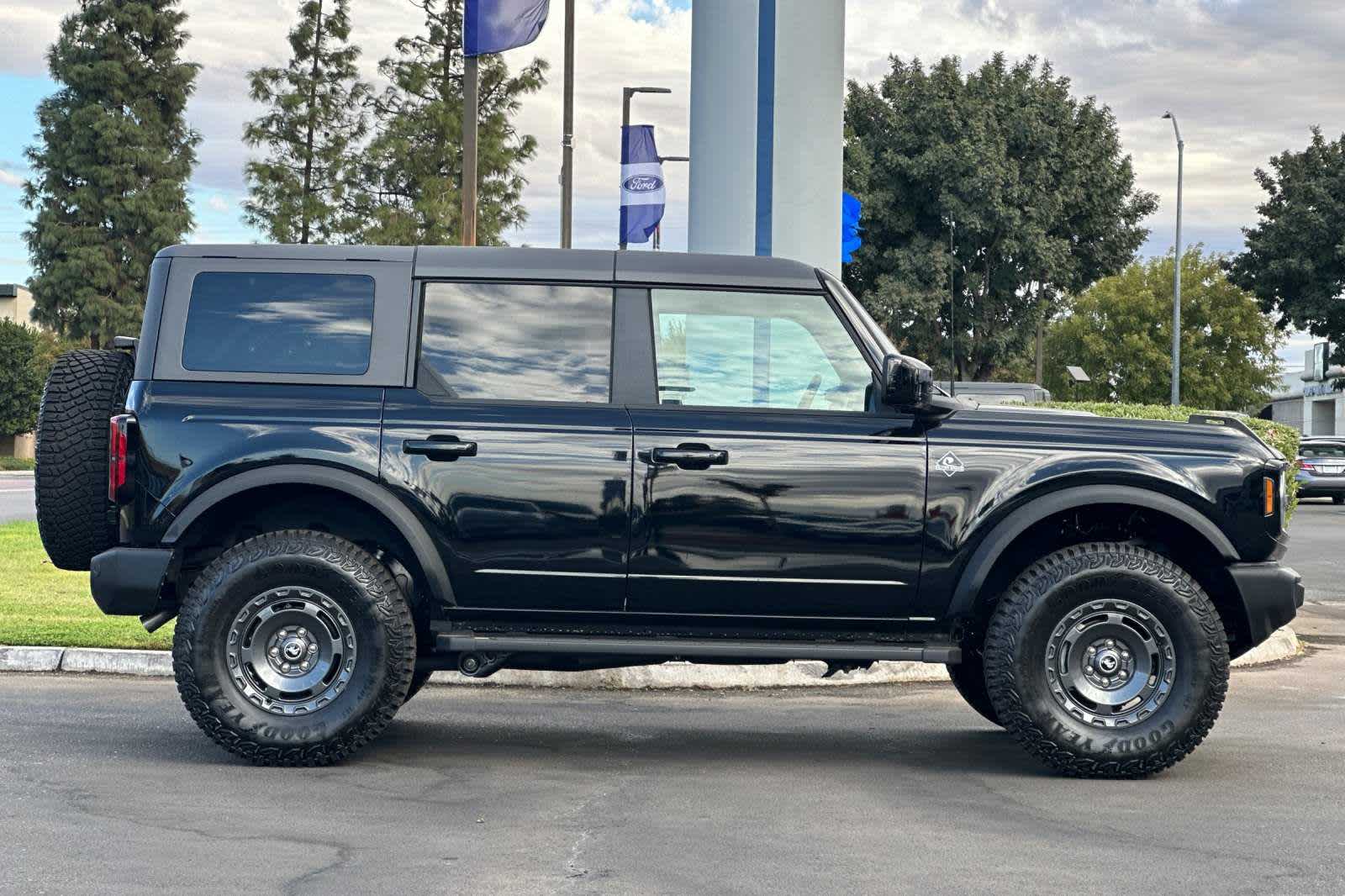 2024 Ford Bronco Outer Banks 8