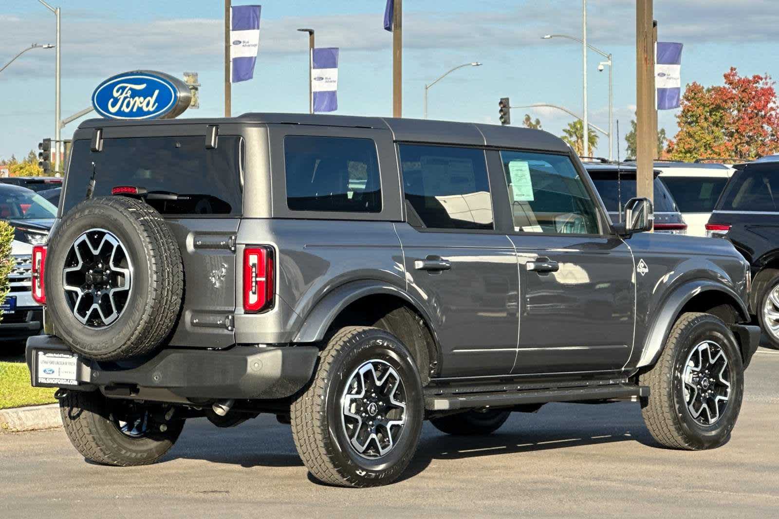 2024 Ford Bronco Outer Banks 2