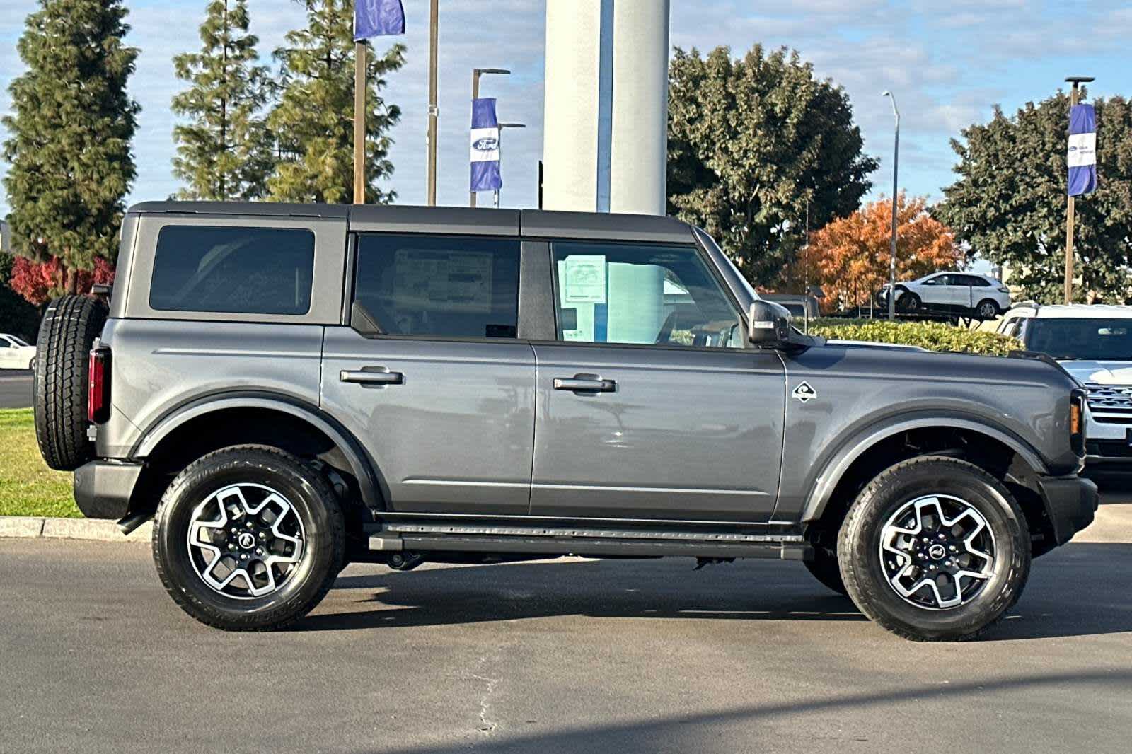 2024 Ford Bronco Outer Banks 8