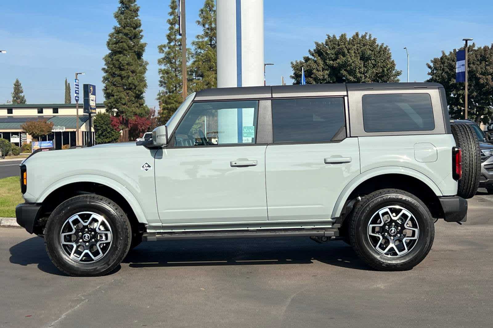 2024 Ford Bronco Outer Banks 5