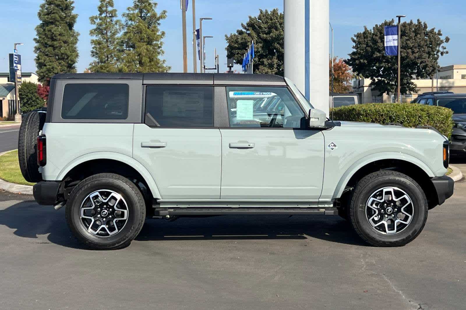 2024 Ford Bronco Outer Banks 8