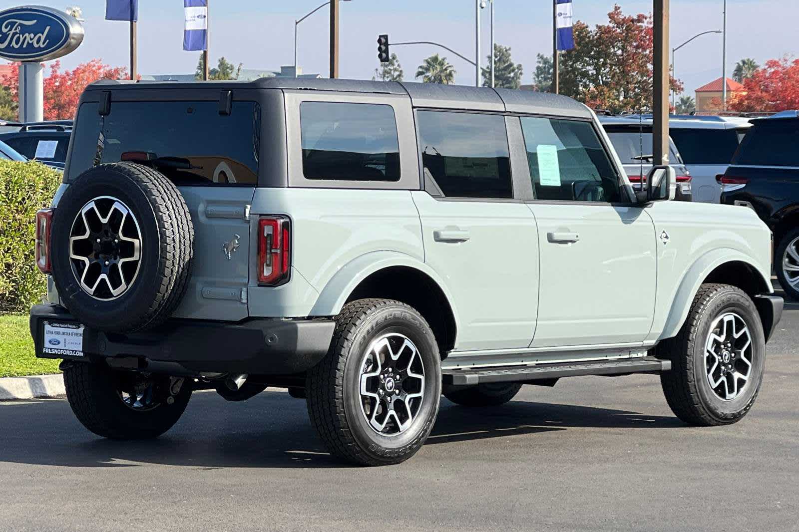 2024 Ford Bronco Outer Banks 2