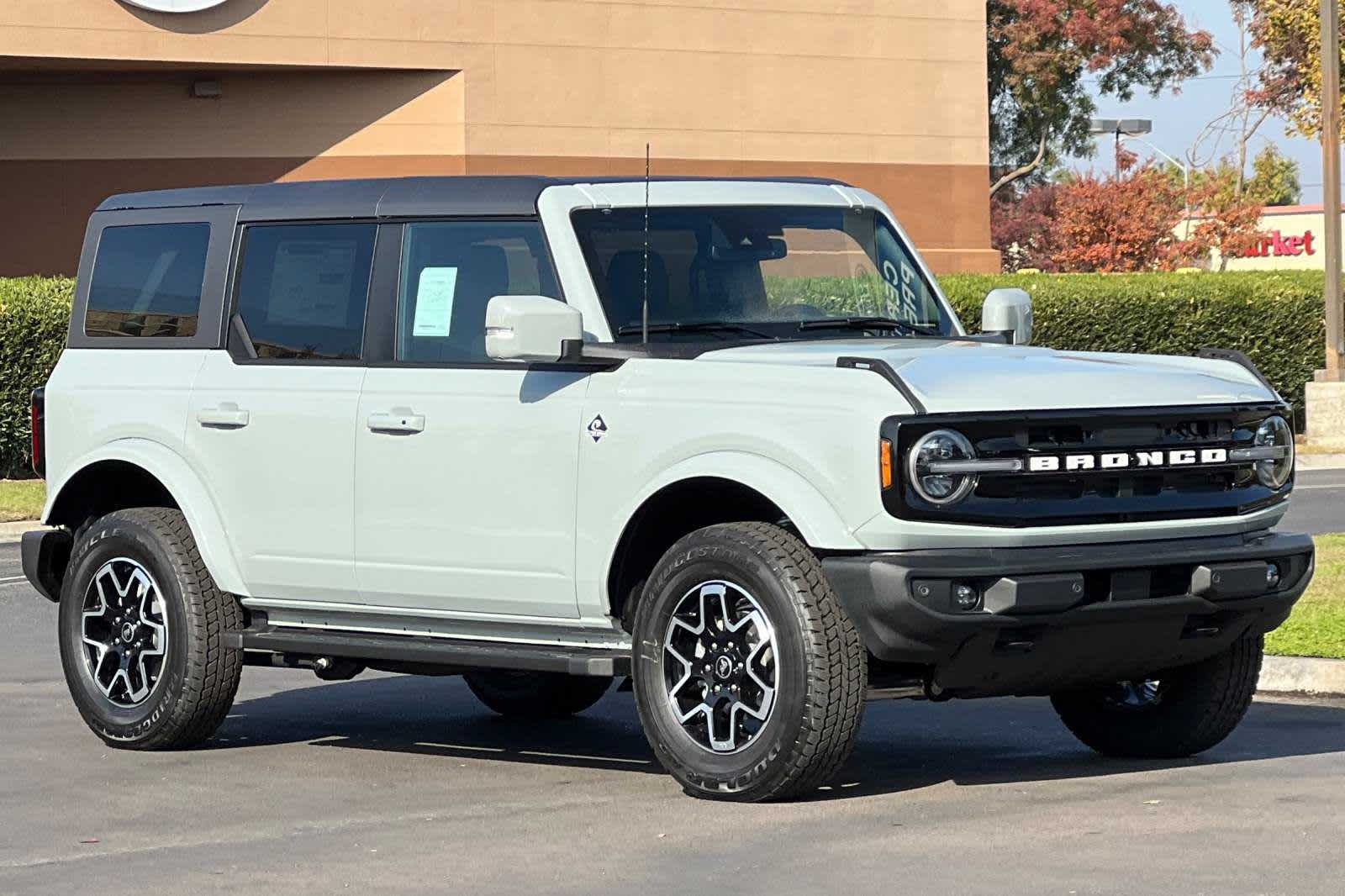 2024 Ford Bronco Outer Banks 10