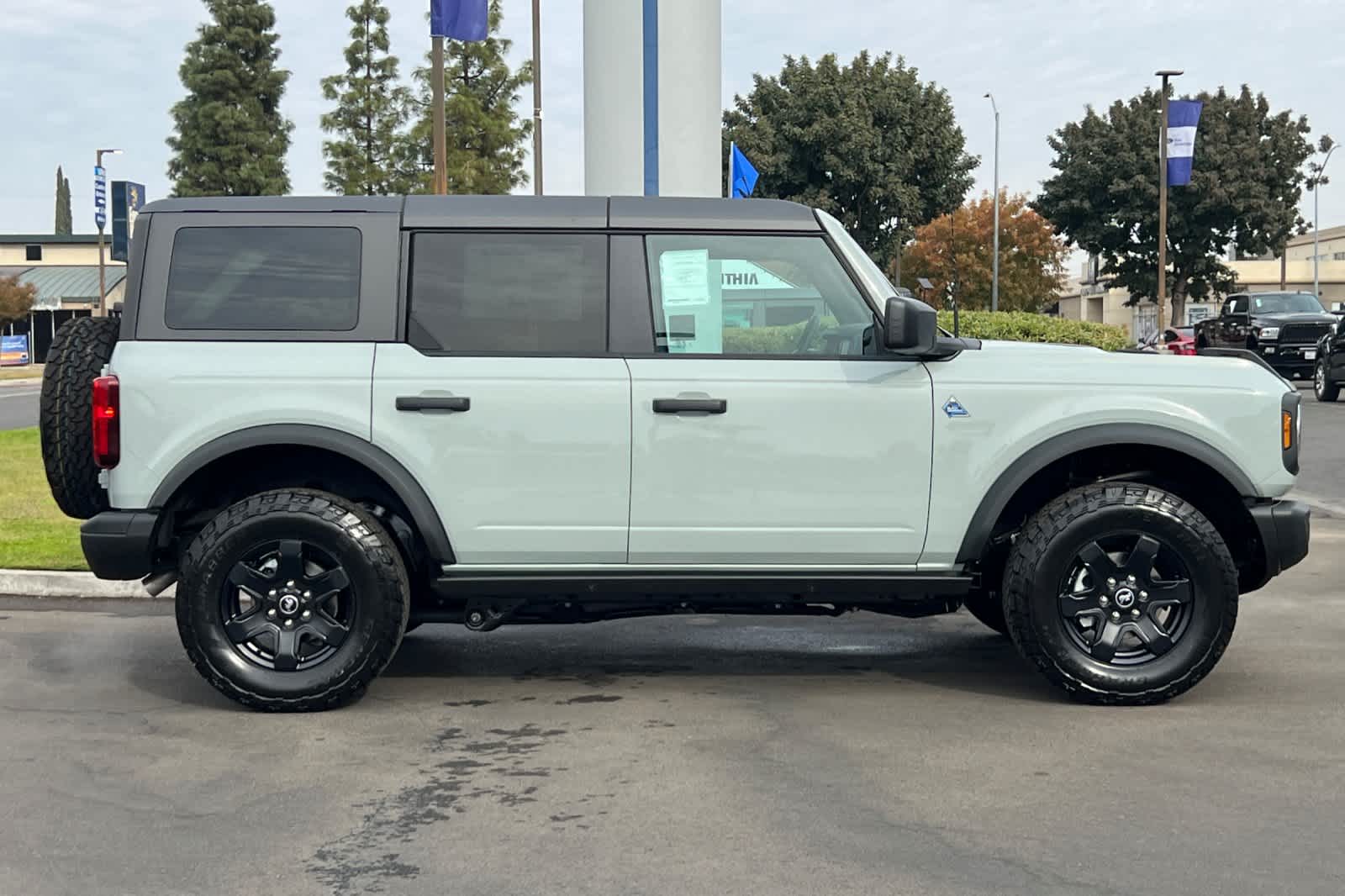 2024 Ford Bronco Black Diamond 8