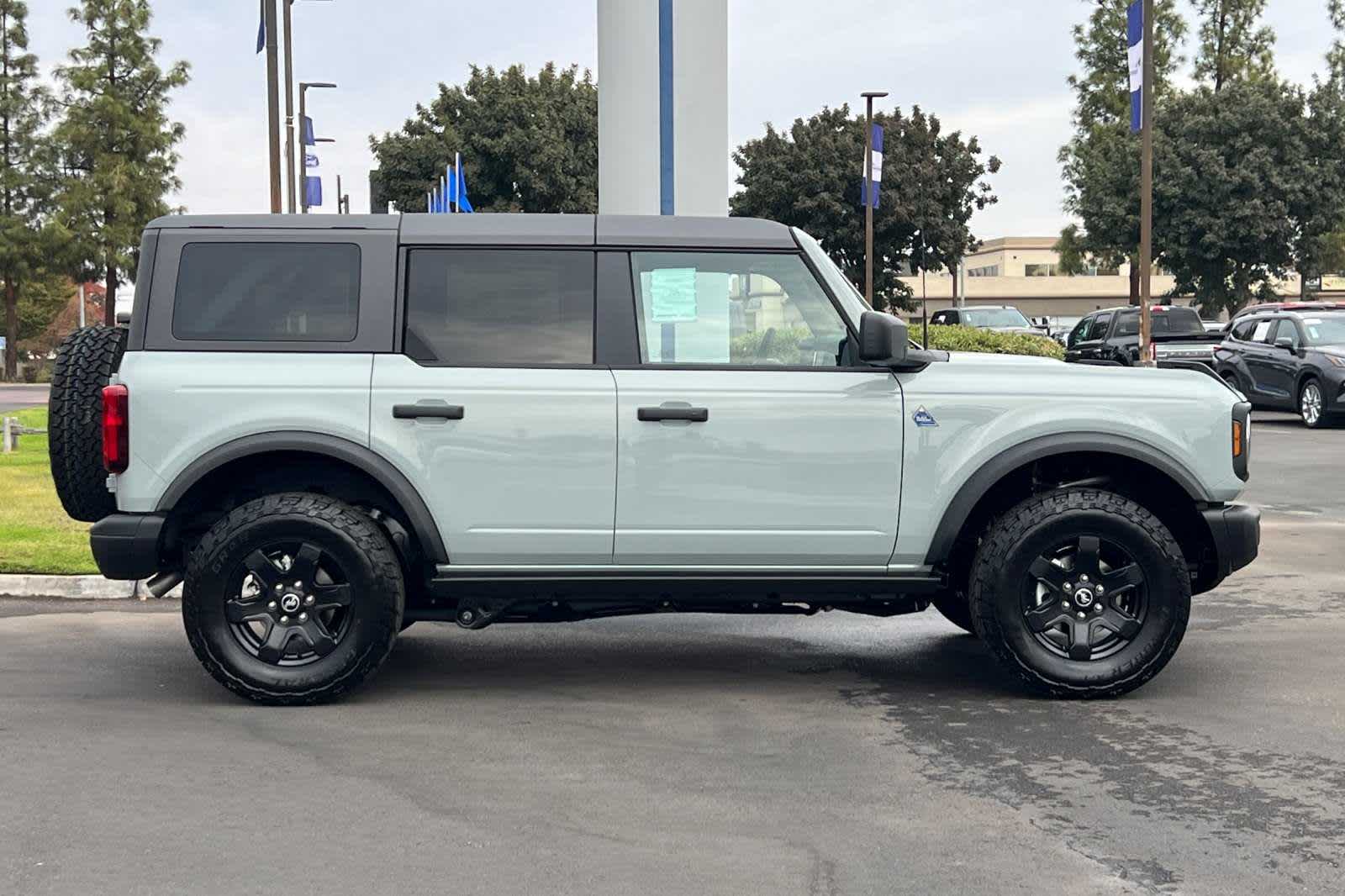 2024 Ford Bronco Black Diamond 8