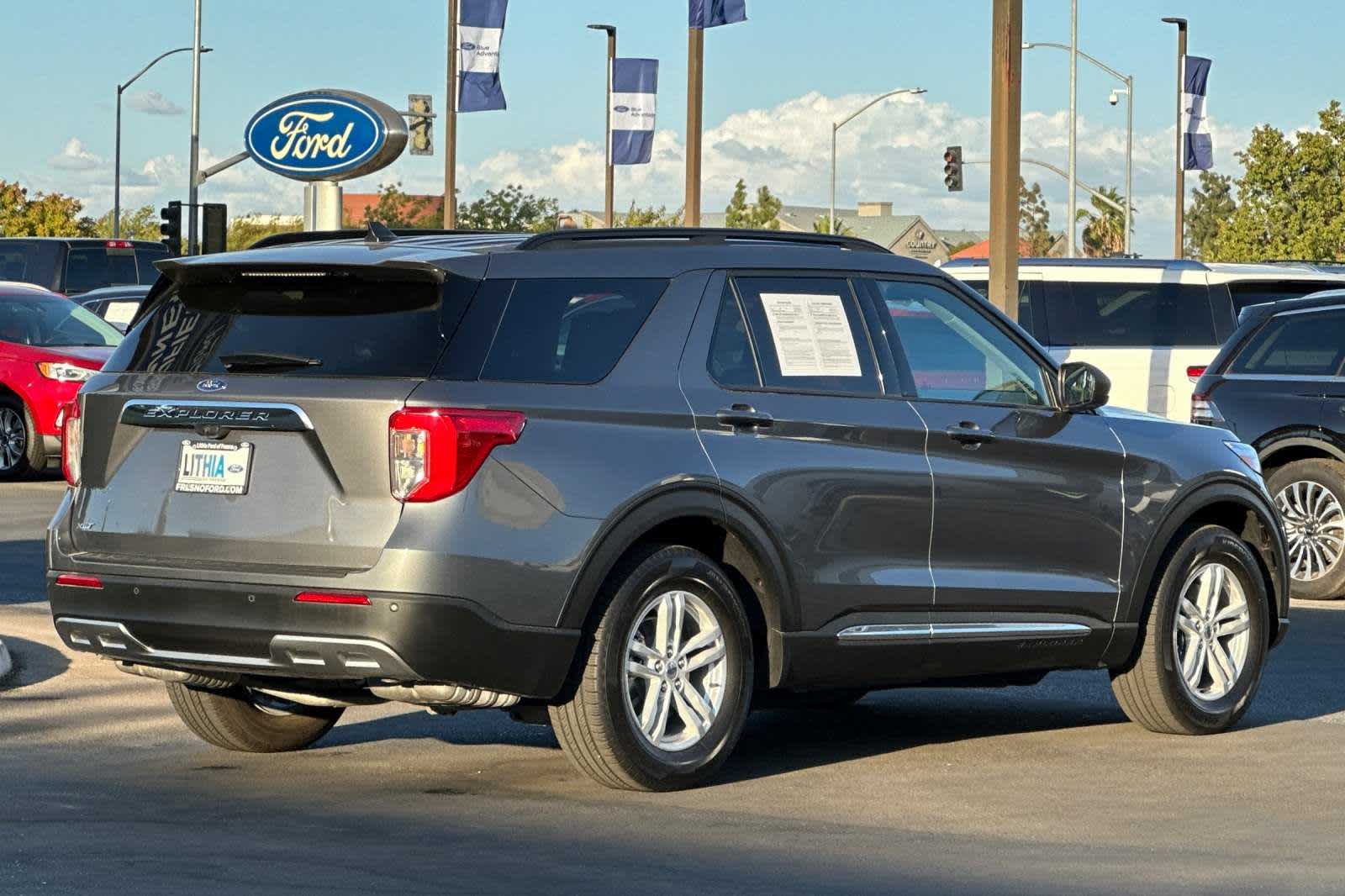 2024 Ford Explorer XLT 2