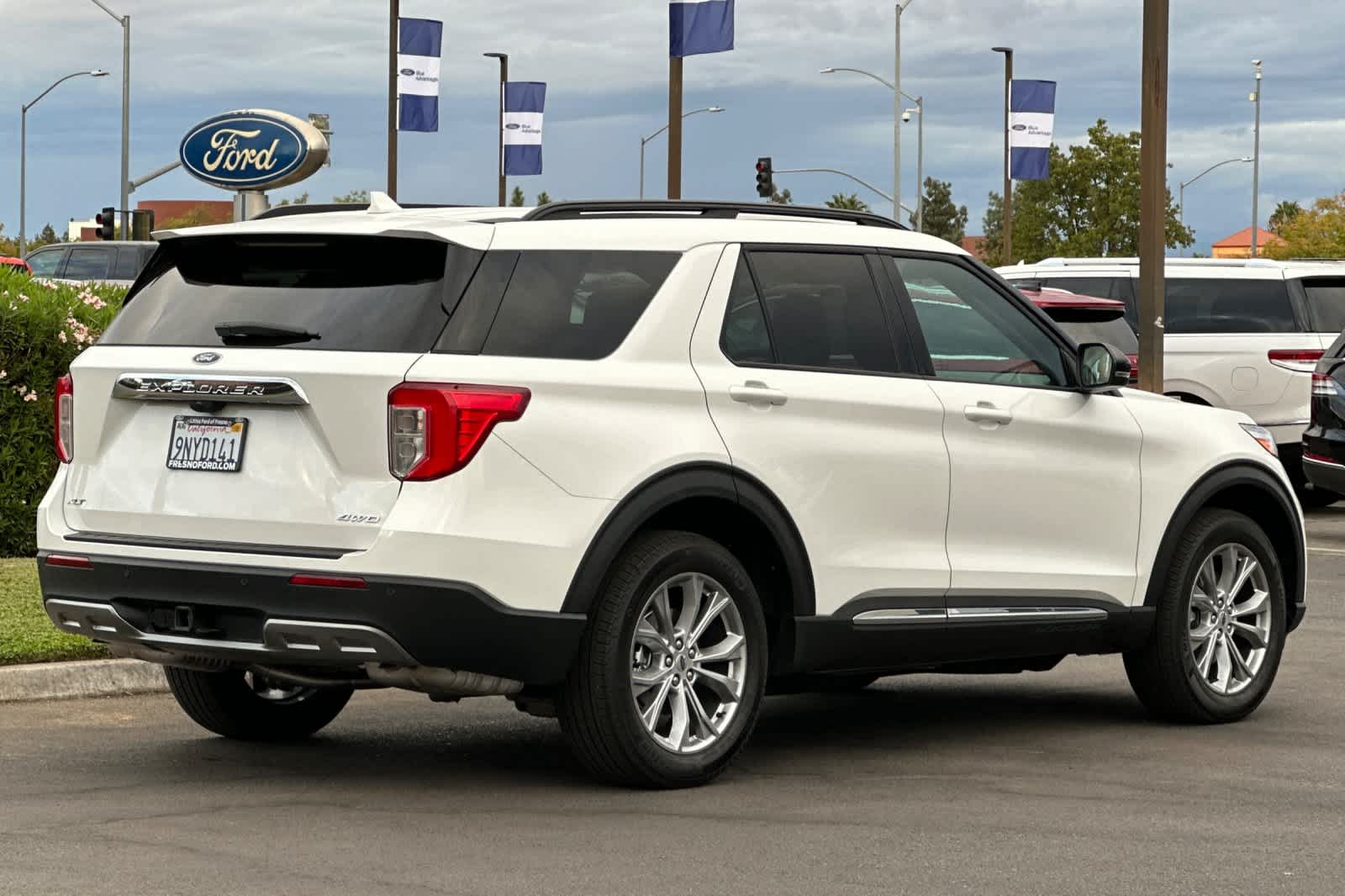 2024 Ford Explorer XLT 2