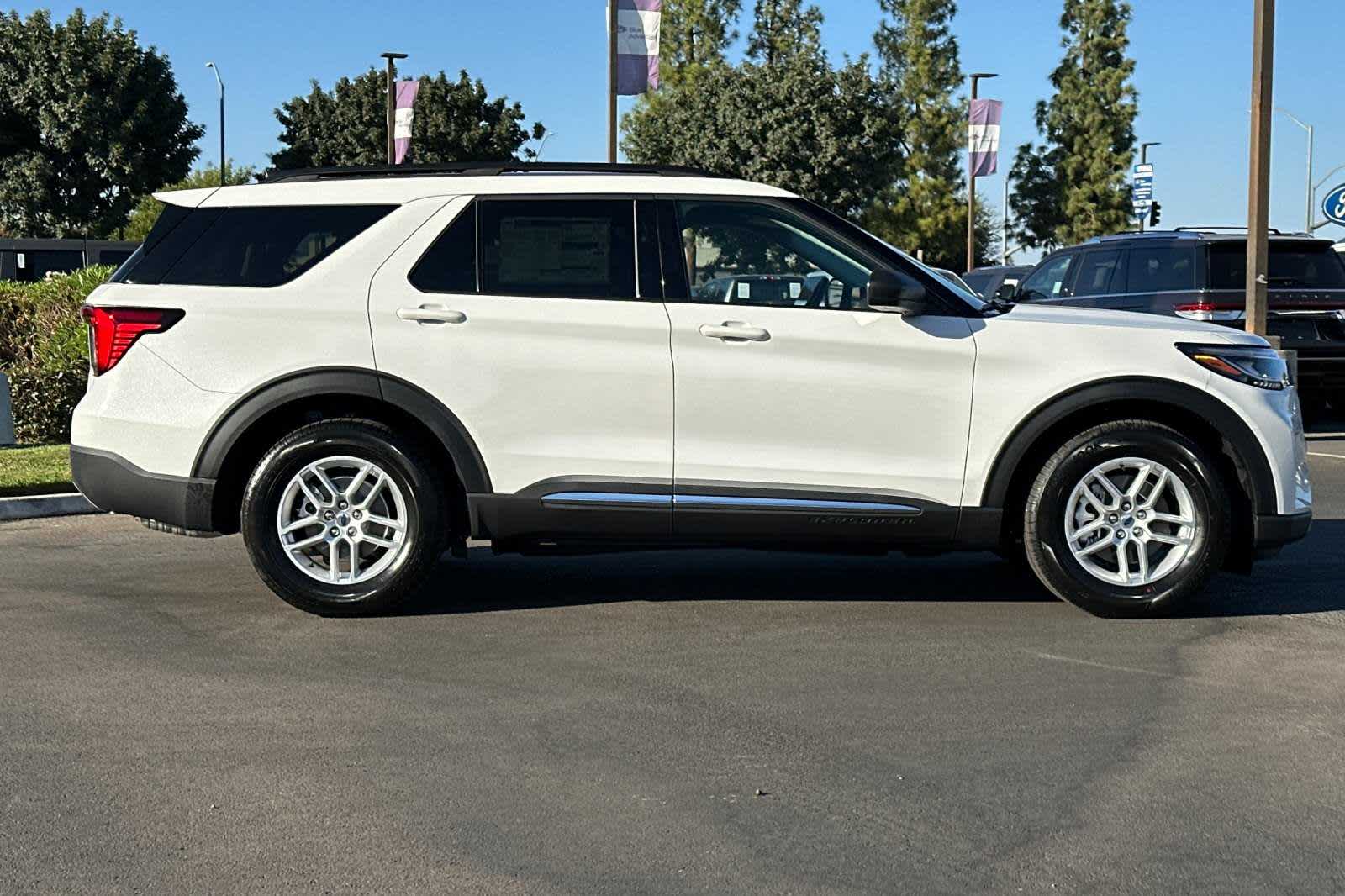 2025 Ford Explorer Active 8