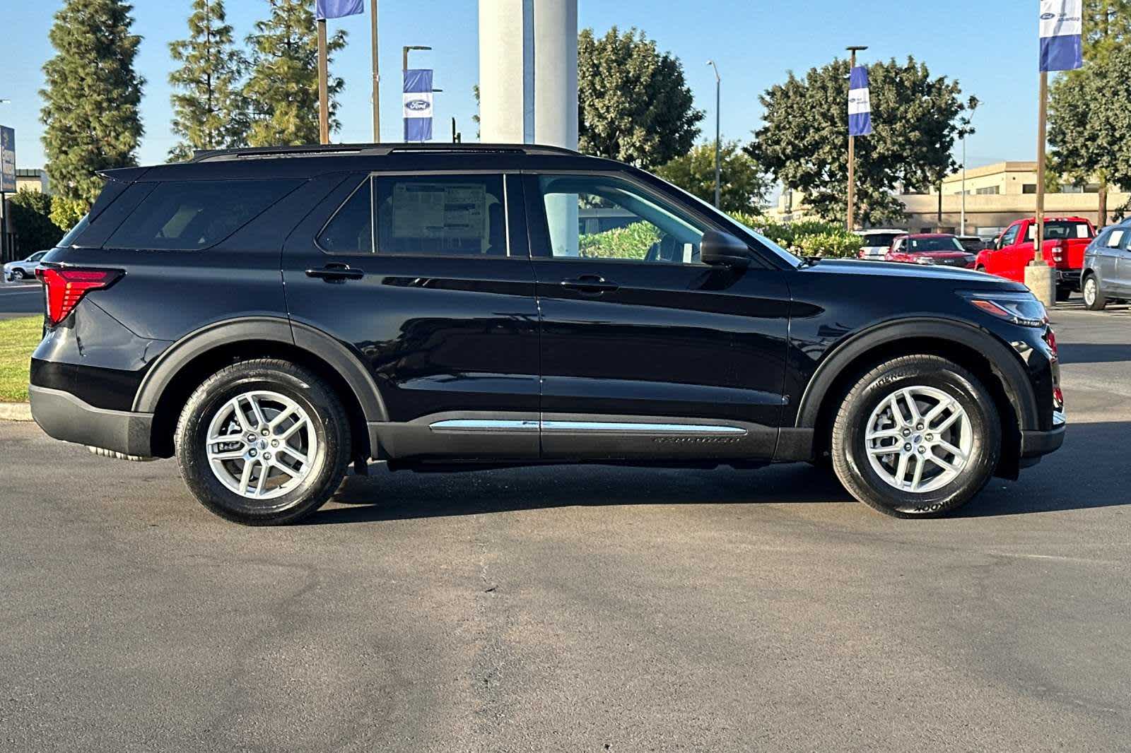 2025 Ford Explorer Active 8