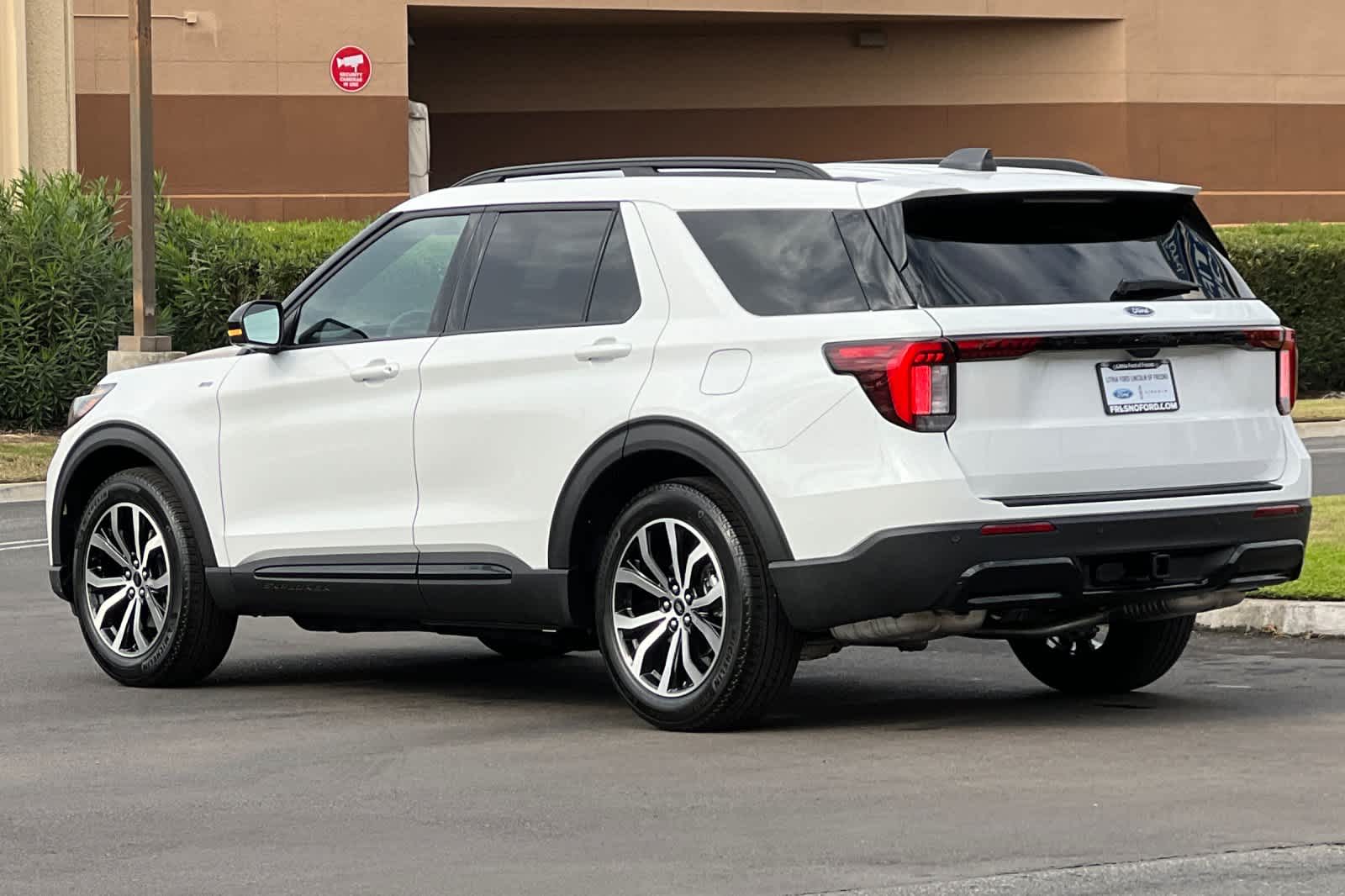 2025 Ford Explorer ST-Line 6