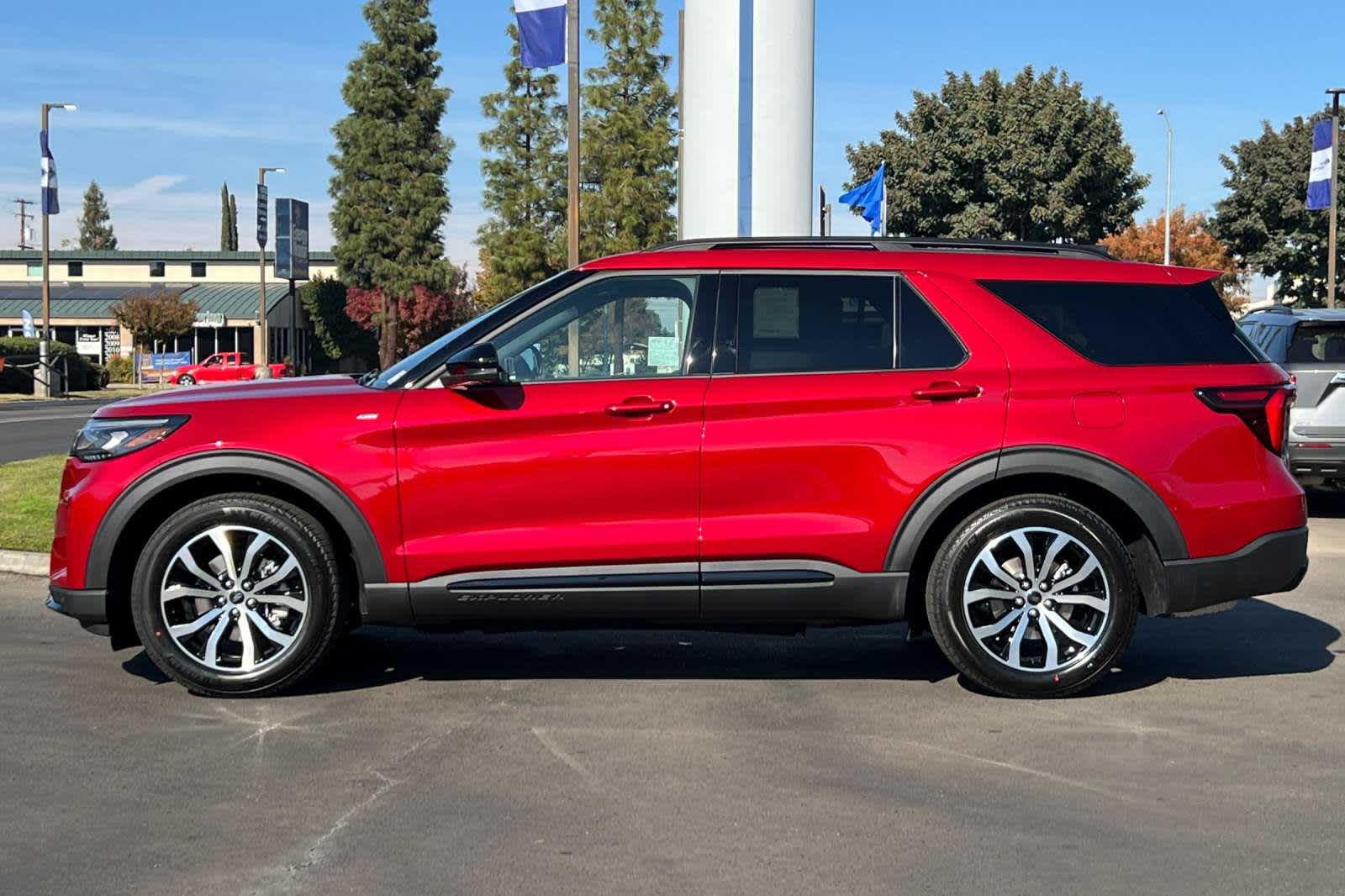 2025 Ford Explorer ST-Line 5