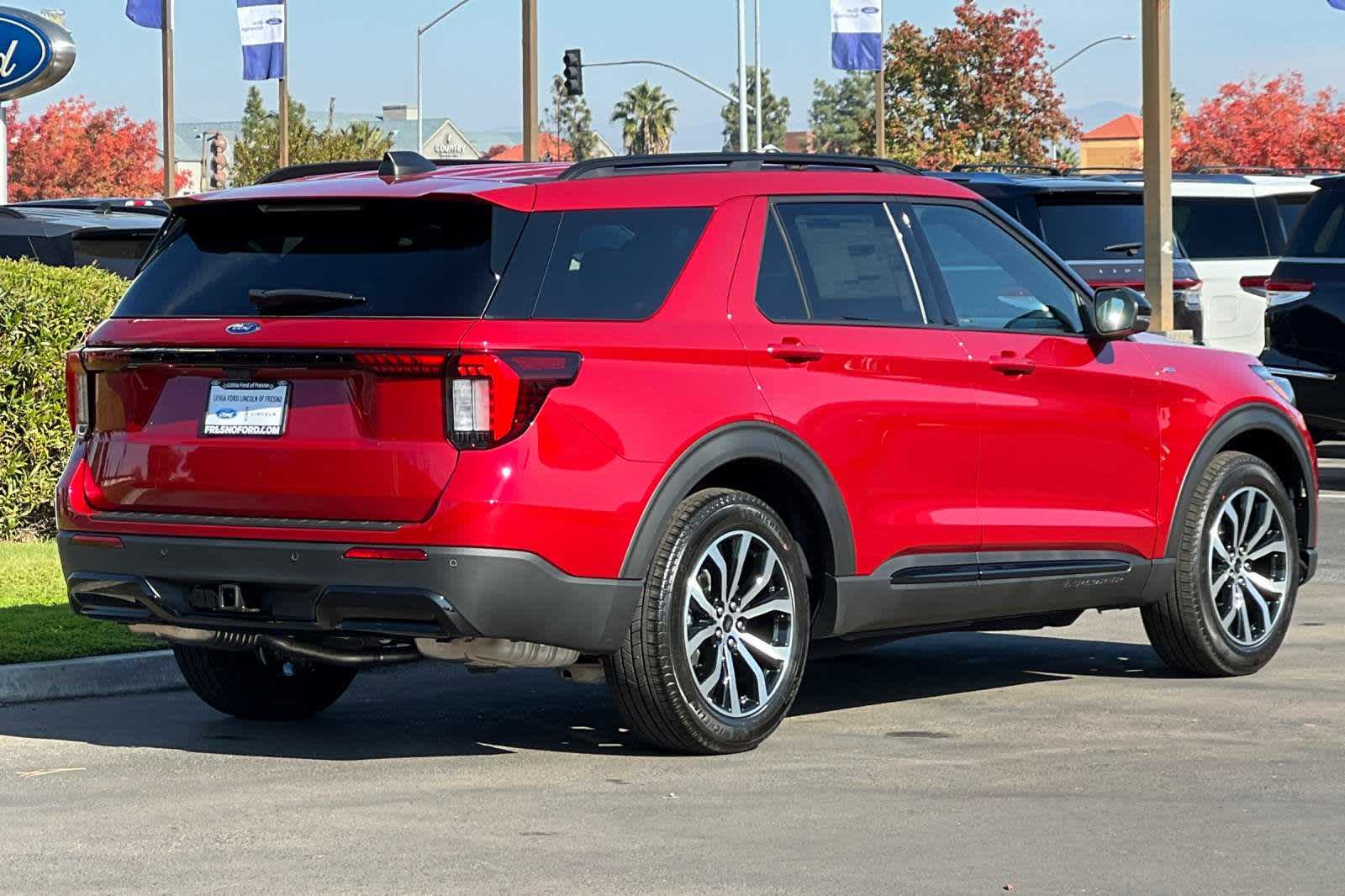 2025 Ford Explorer ST-Line 2