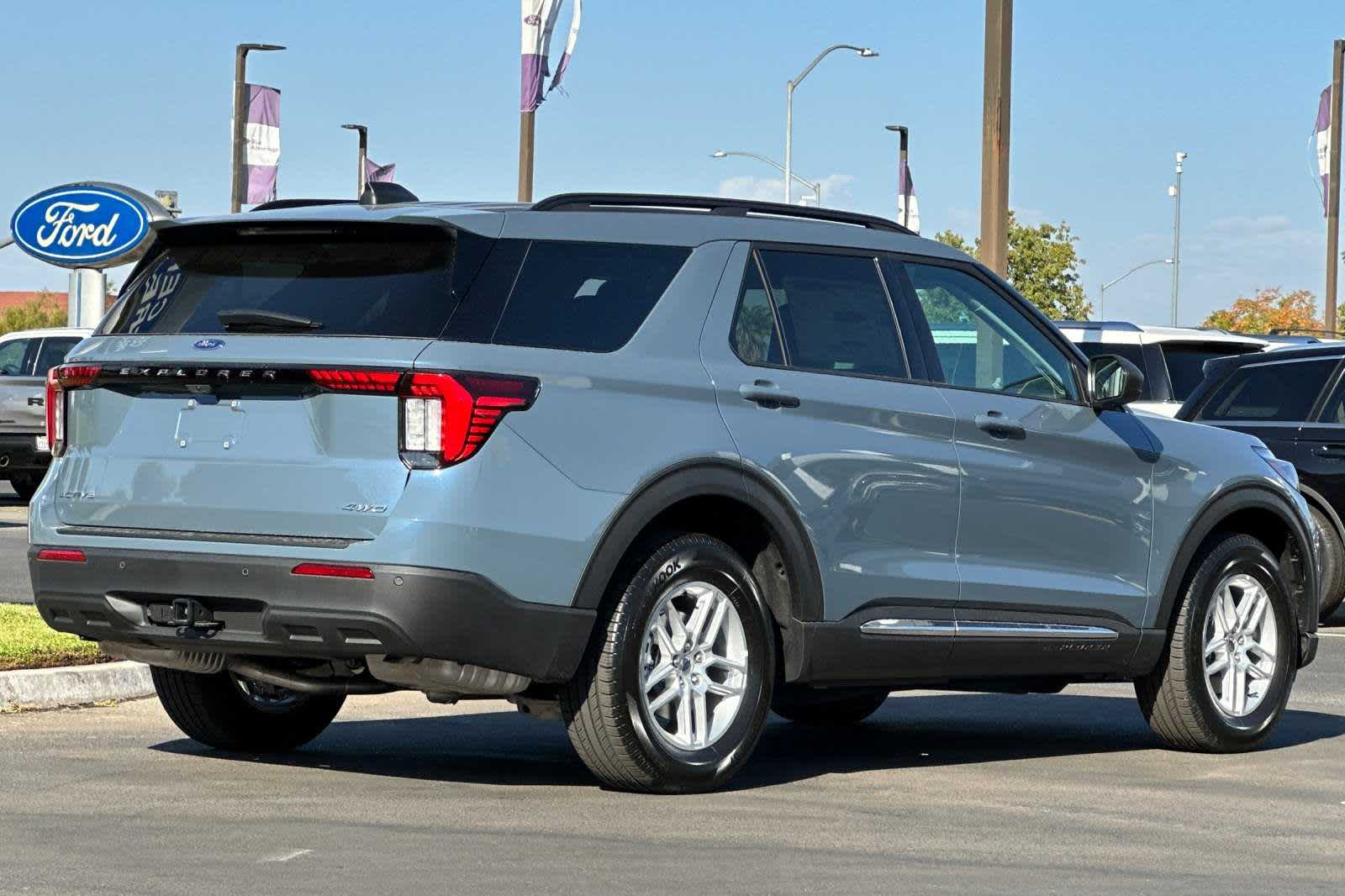 2025 Ford Explorer Active 2