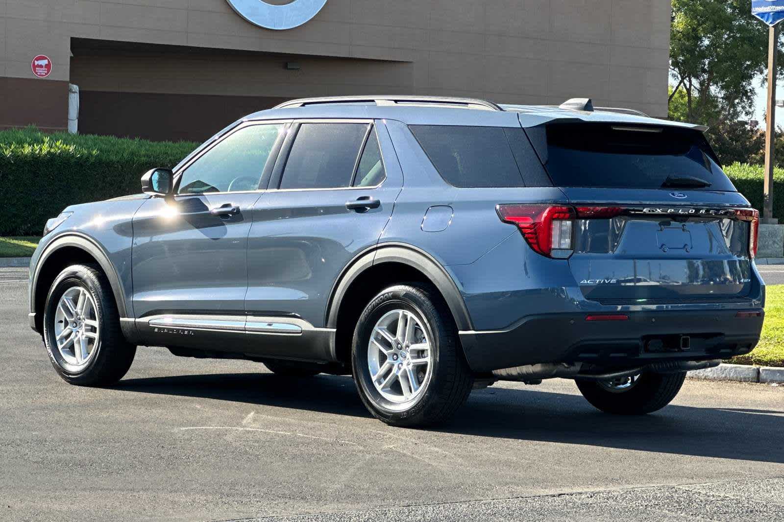 2025 Ford Explorer Active 6