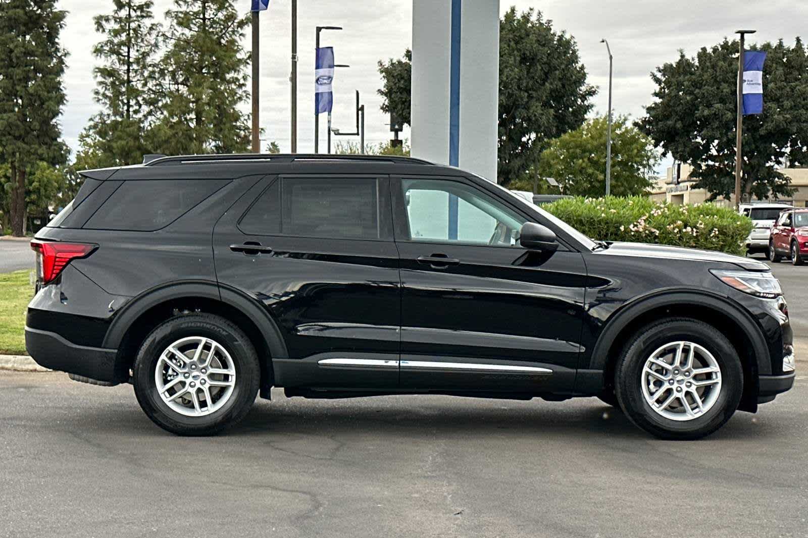 2025 Ford Explorer Active 8