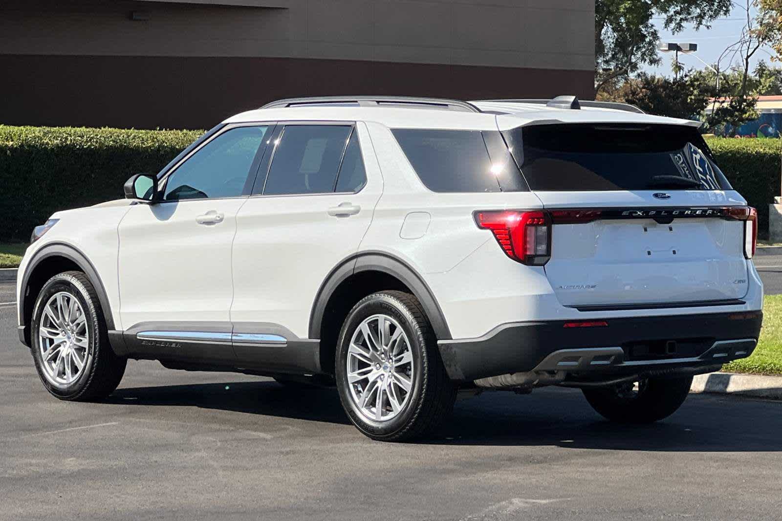 2025 Ford Explorer Active 6