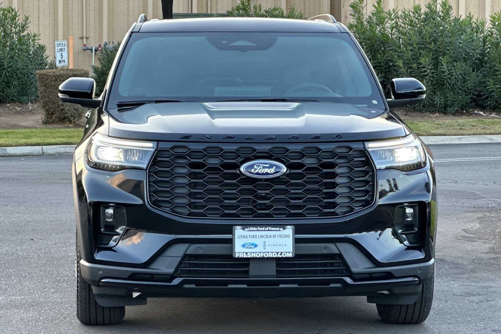 2025 Ford Explorer ST-Line 11