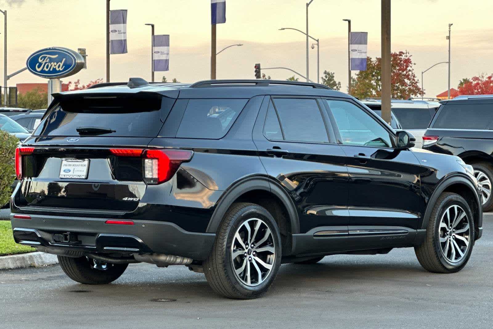 2025 Ford Explorer ST-Line 2