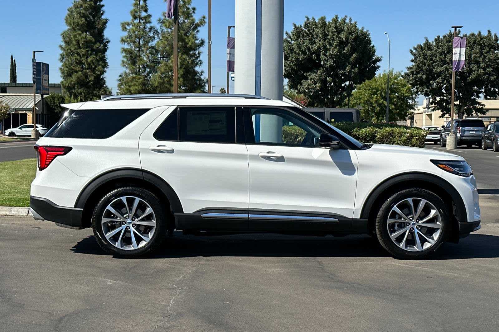 2025 Ford Explorer Platinum 8