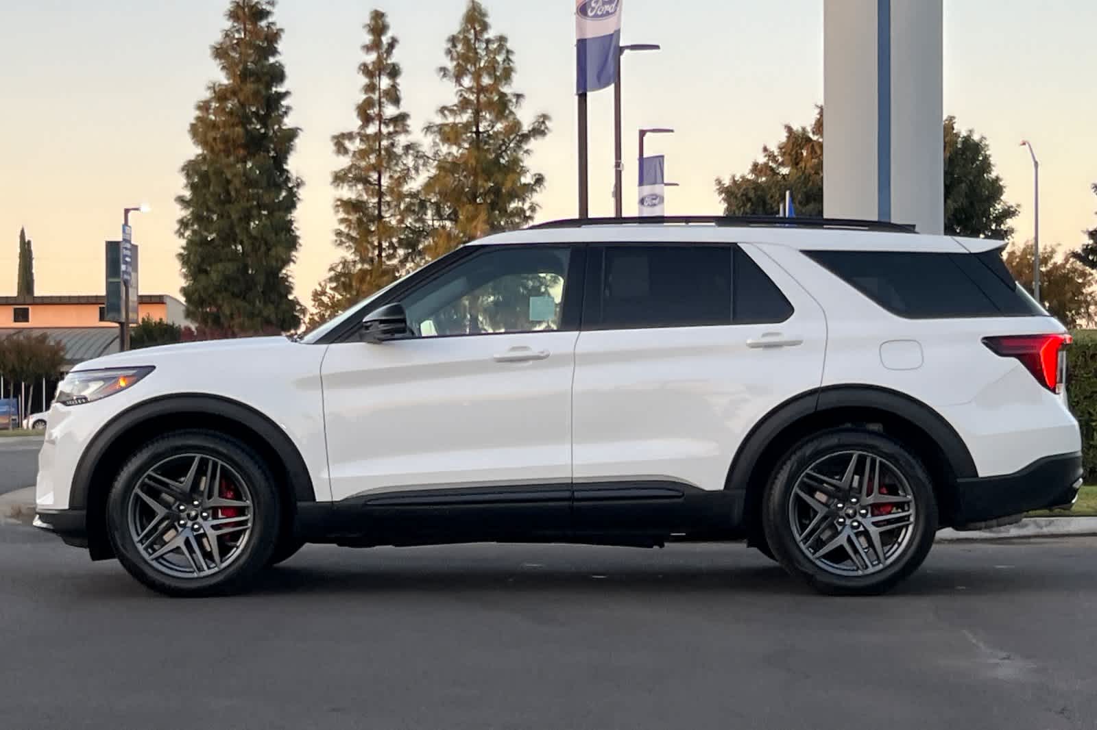 2025 Ford Explorer ST 5