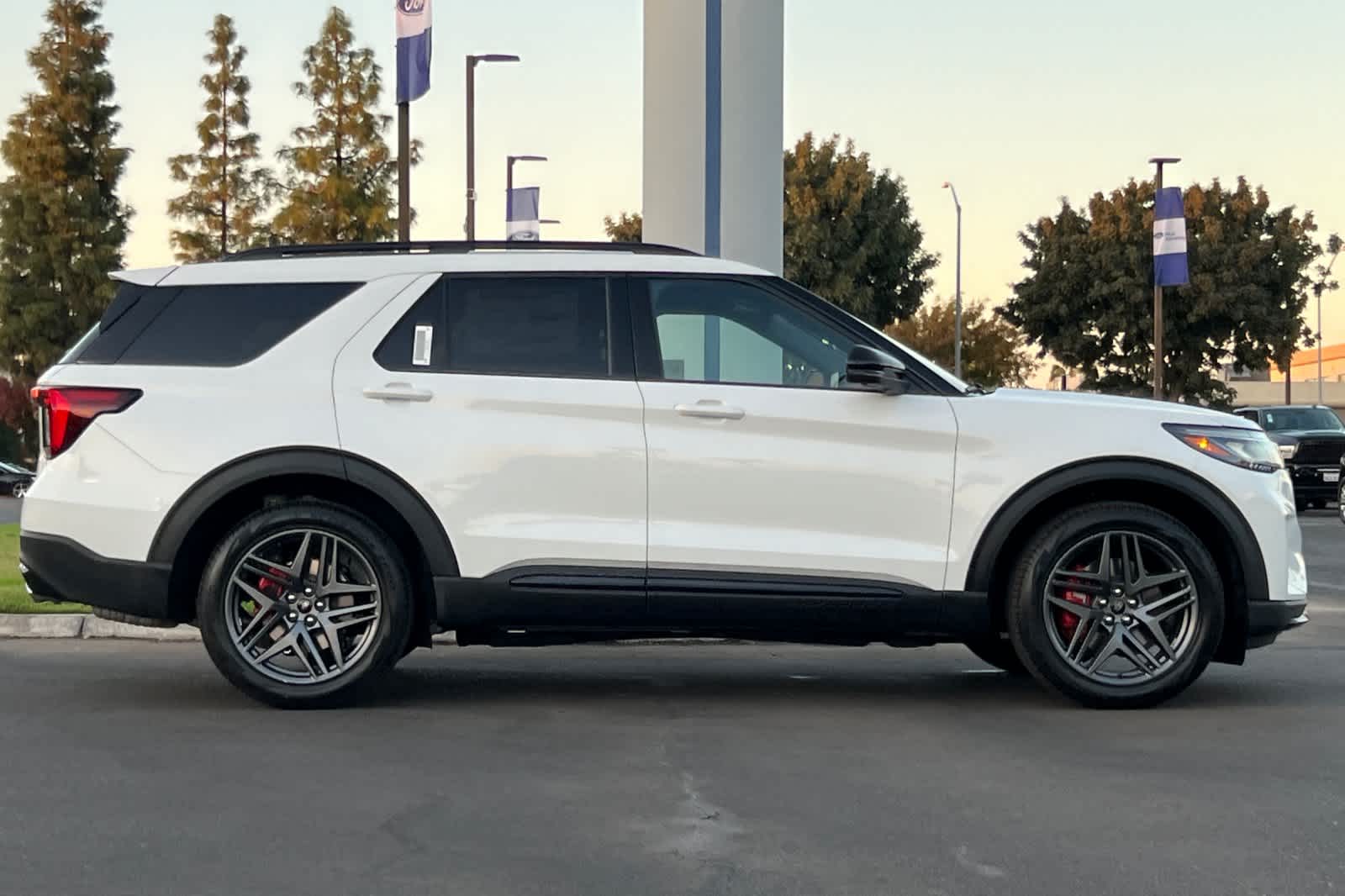 2025 Ford Explorer ST 8