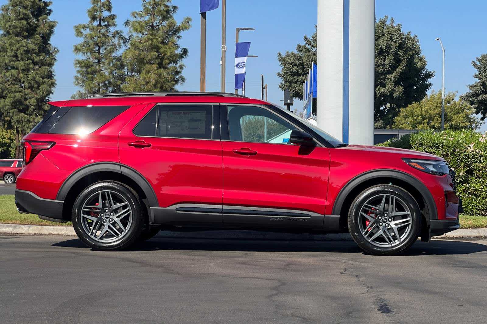 2025 Ford Explorer ST 8