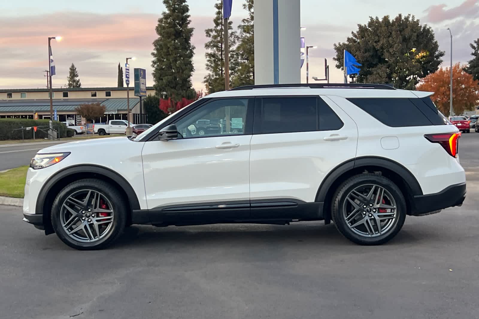 2025 Ford Explorer ST 5