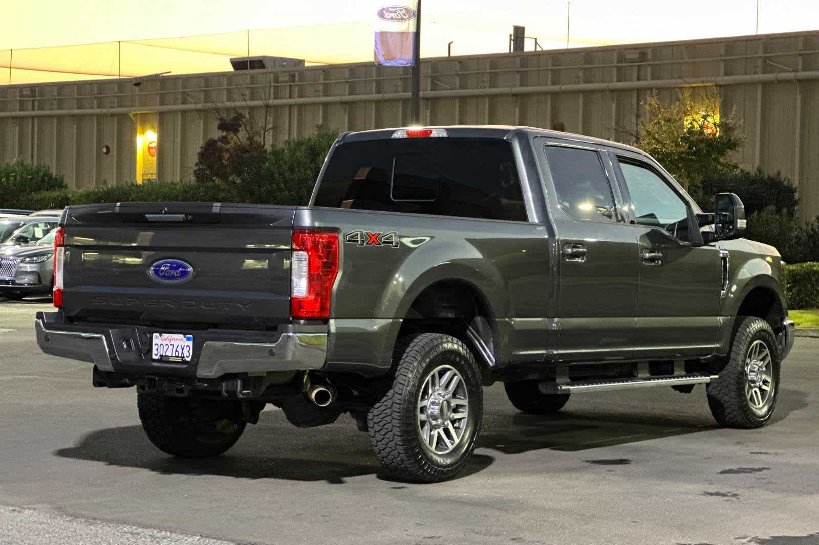 2019 Ford Super Duty F-250 SRW LARIAT 4WD Crew Cab 6.75 Box 2