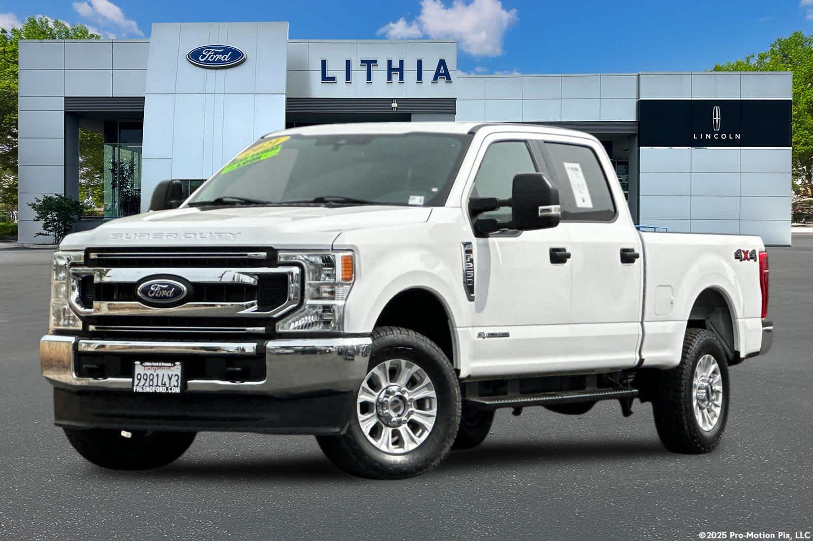 Oxford White 2021 Ford F-250 Super Duty XLT Crew Cab 4WD Pickup Truck Four-Wheel Drive Automatic