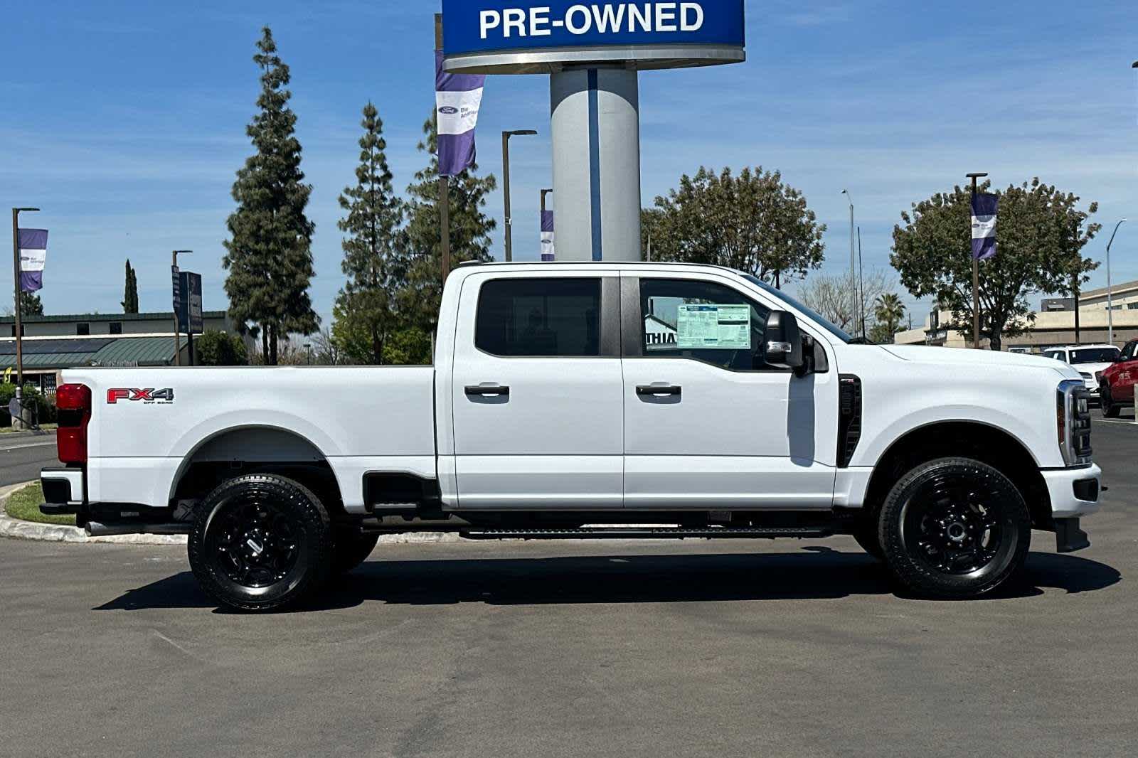 2024 Ford Super Duty F-250 SRW XL 4WD Crew Cab 6.75 Box 8