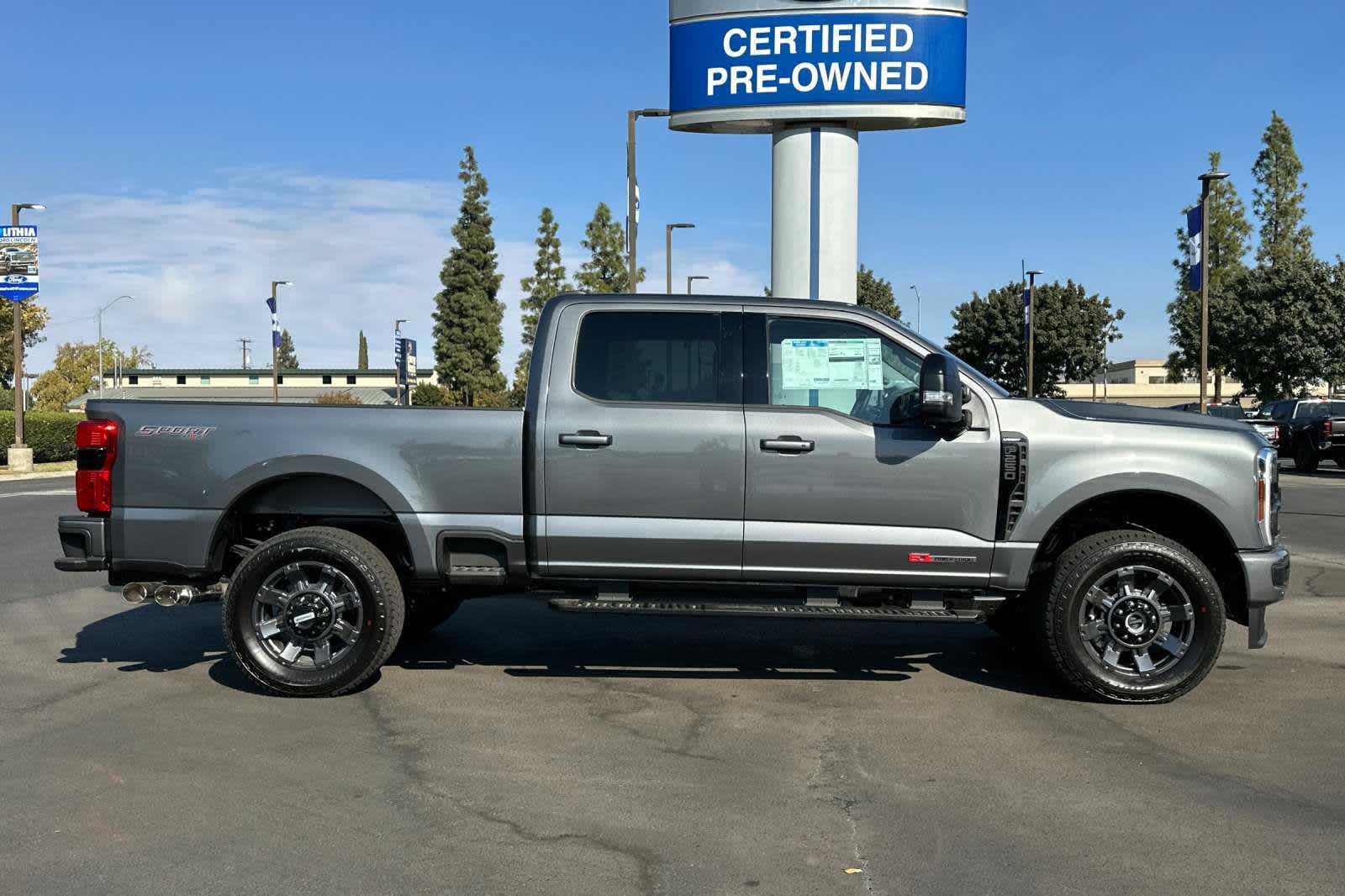 2024 Ford Super Duty F-250 SRW LARIAT 4WD Crew Cab 6.75 Box 8