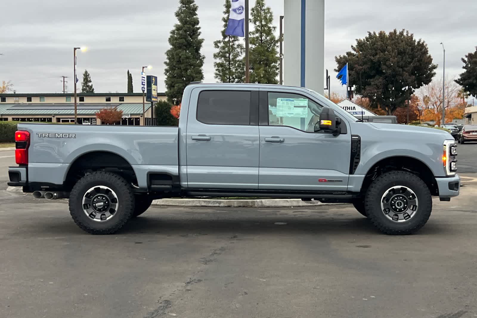 2024 Ford Super Duty F-250 SRW LARIAT 4WD Crew Cab 6.75 Box 8