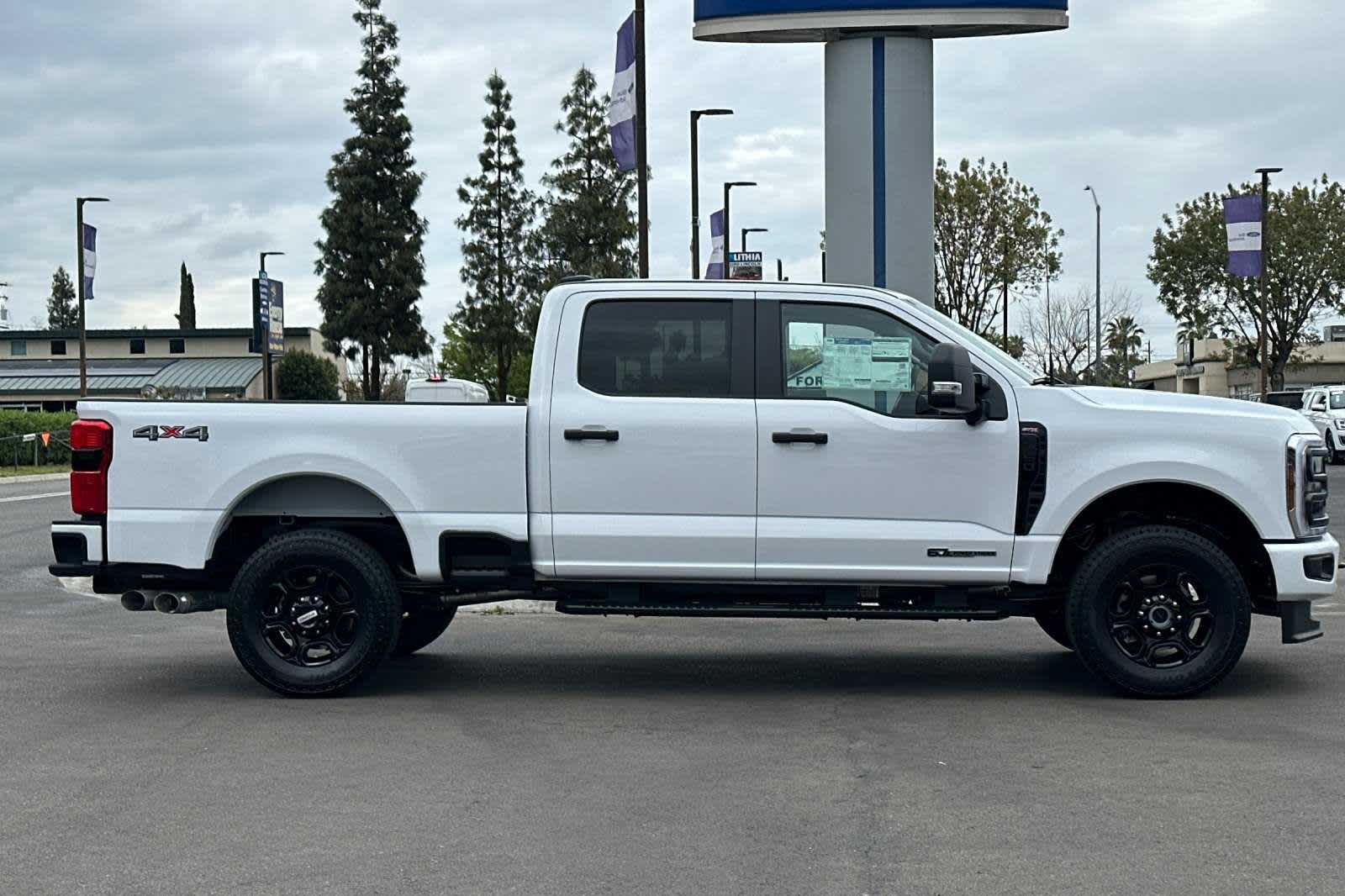 2024 Ford Super Duty F-250 SRW XL 4WD Crew Cab 6.75 Box 8