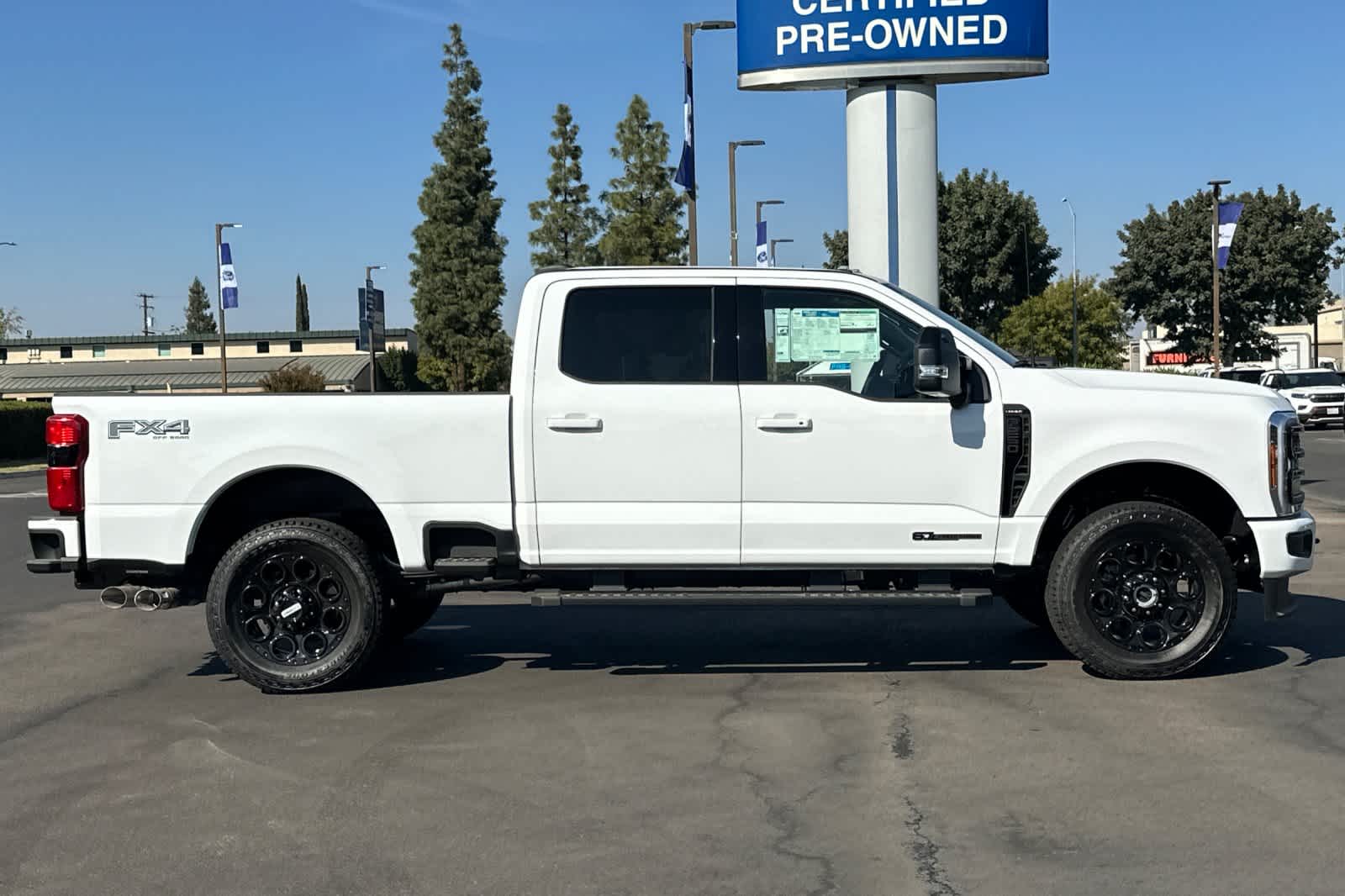 2024 Ford Super Duty F-250 SRW LARIAT 4WD Crew Cab 6.75 Box 8