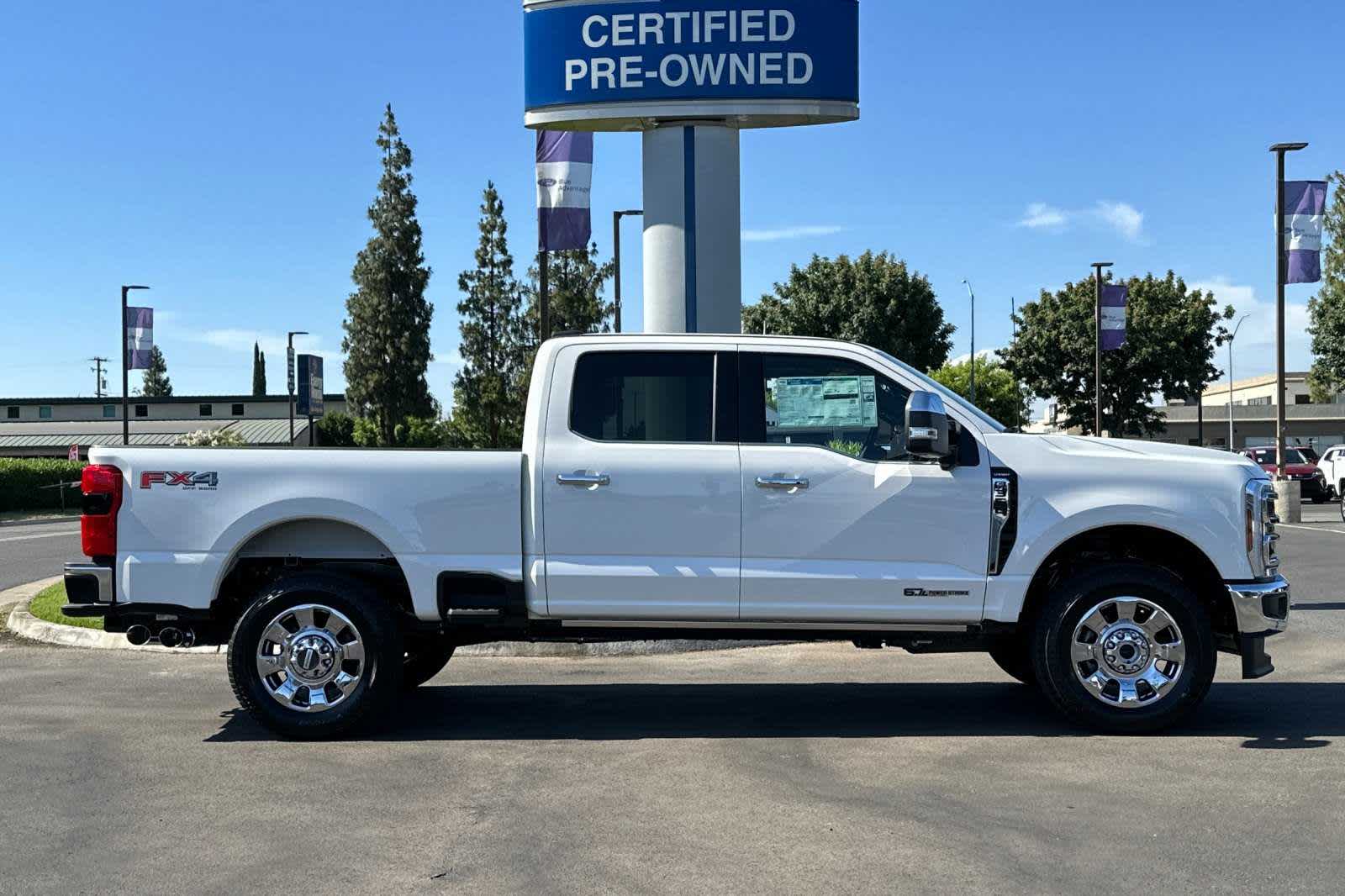 2024 Ford Super Duty F-350 SRW LARIAT 4WD Crew Cab 6.75 Box 8