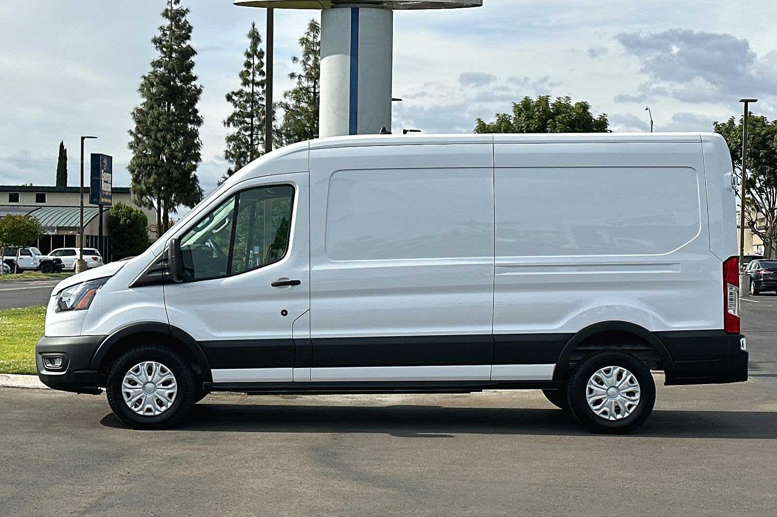 2023 Ford E-Transit BASE 4