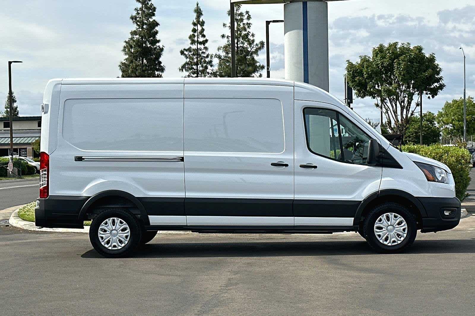 2023 Ford E-Transit BASE 7