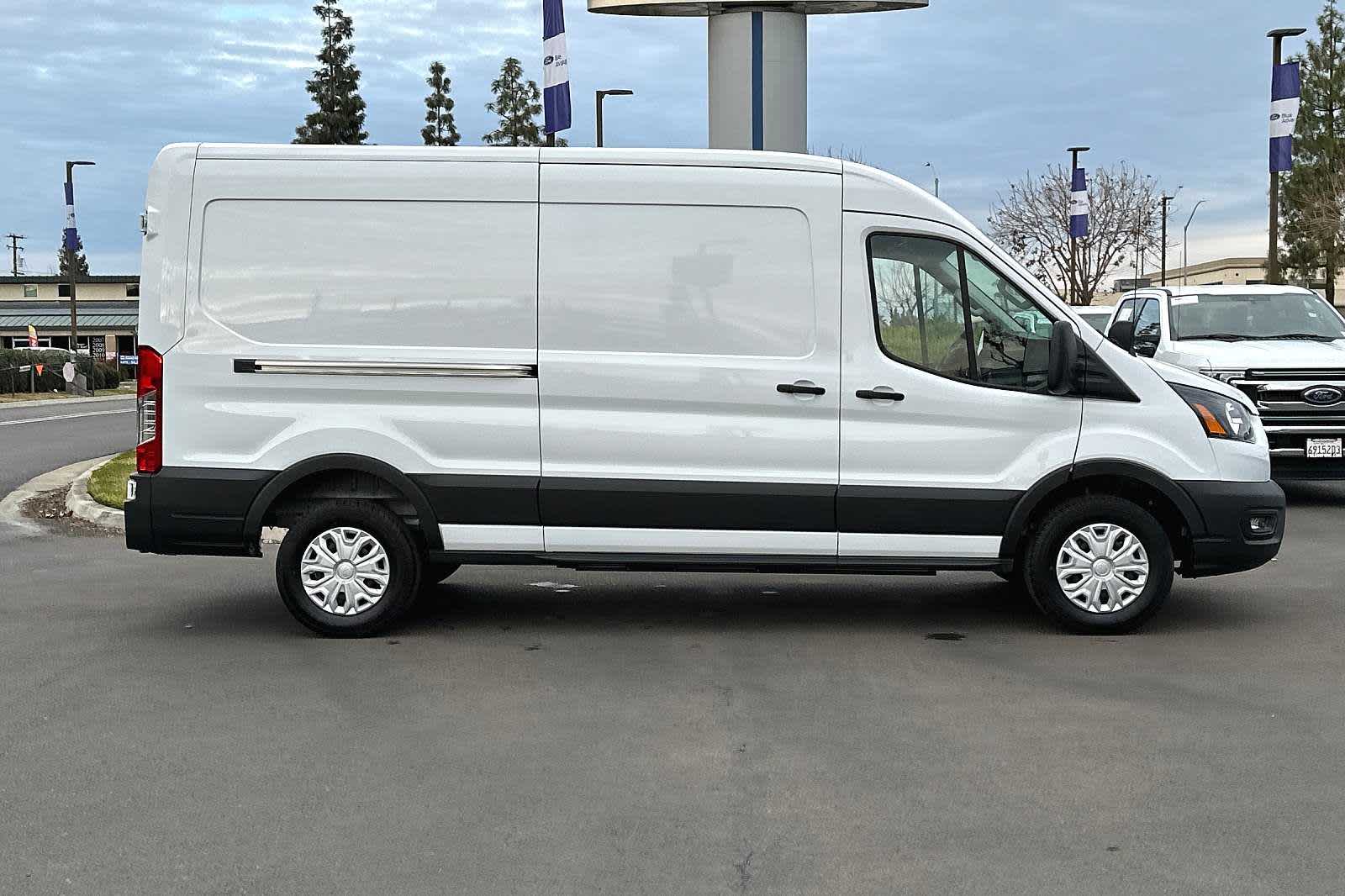 2023 Ford E-Transit BASE 8